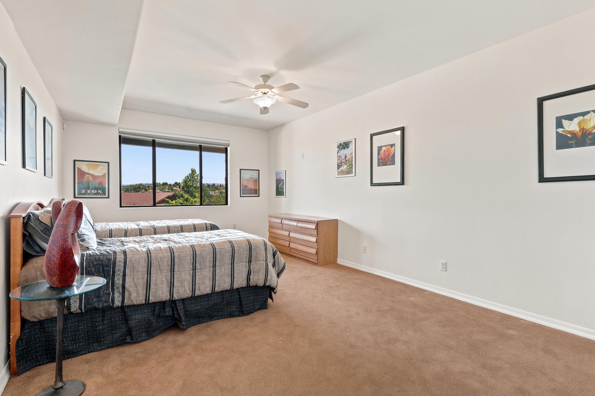 905 W Lakeview Circle