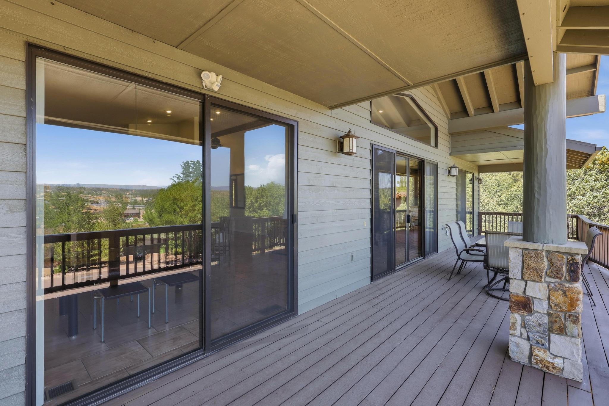 905 W Lakeview Circle