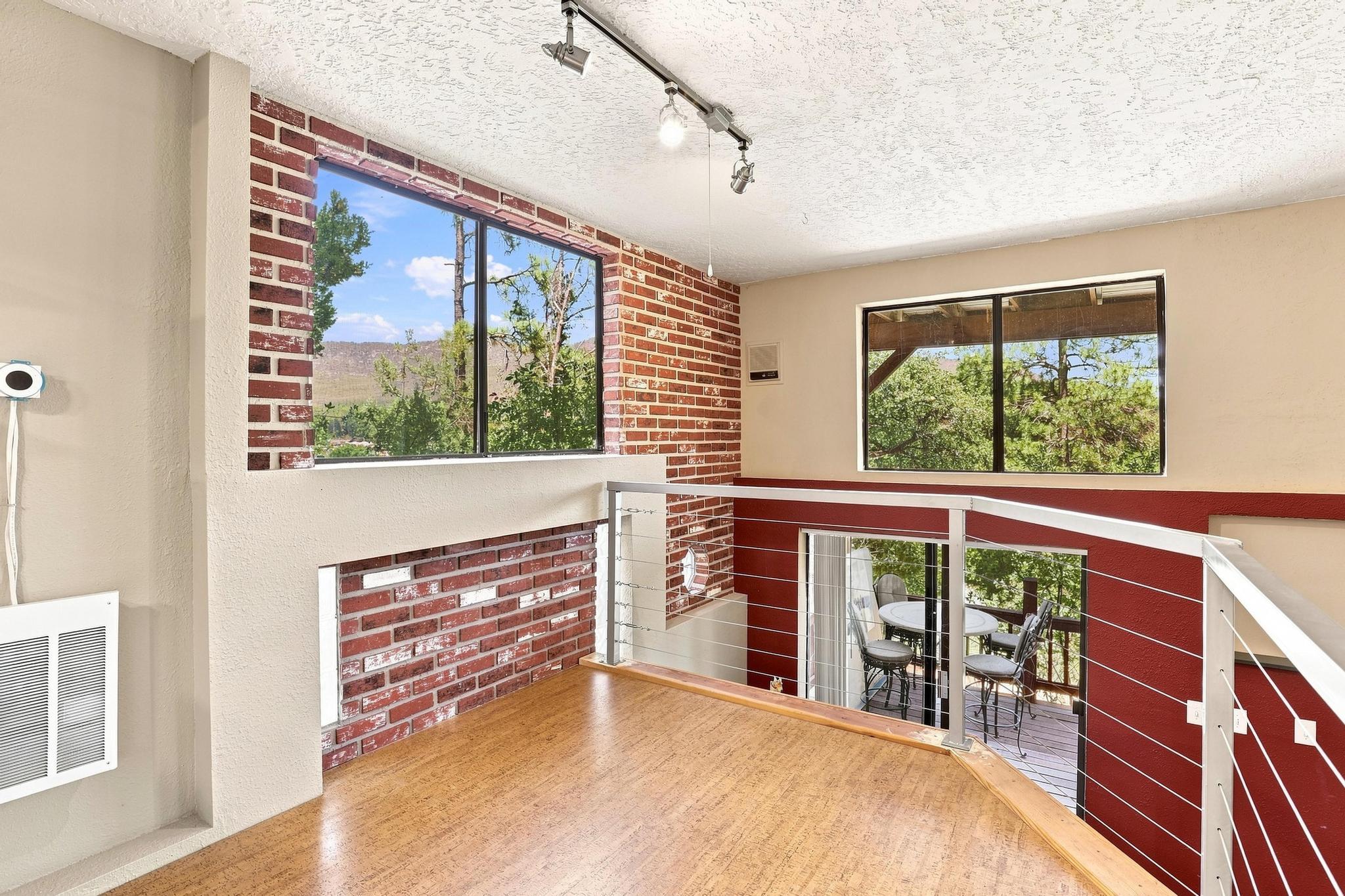 3407 N Ridge Trail
