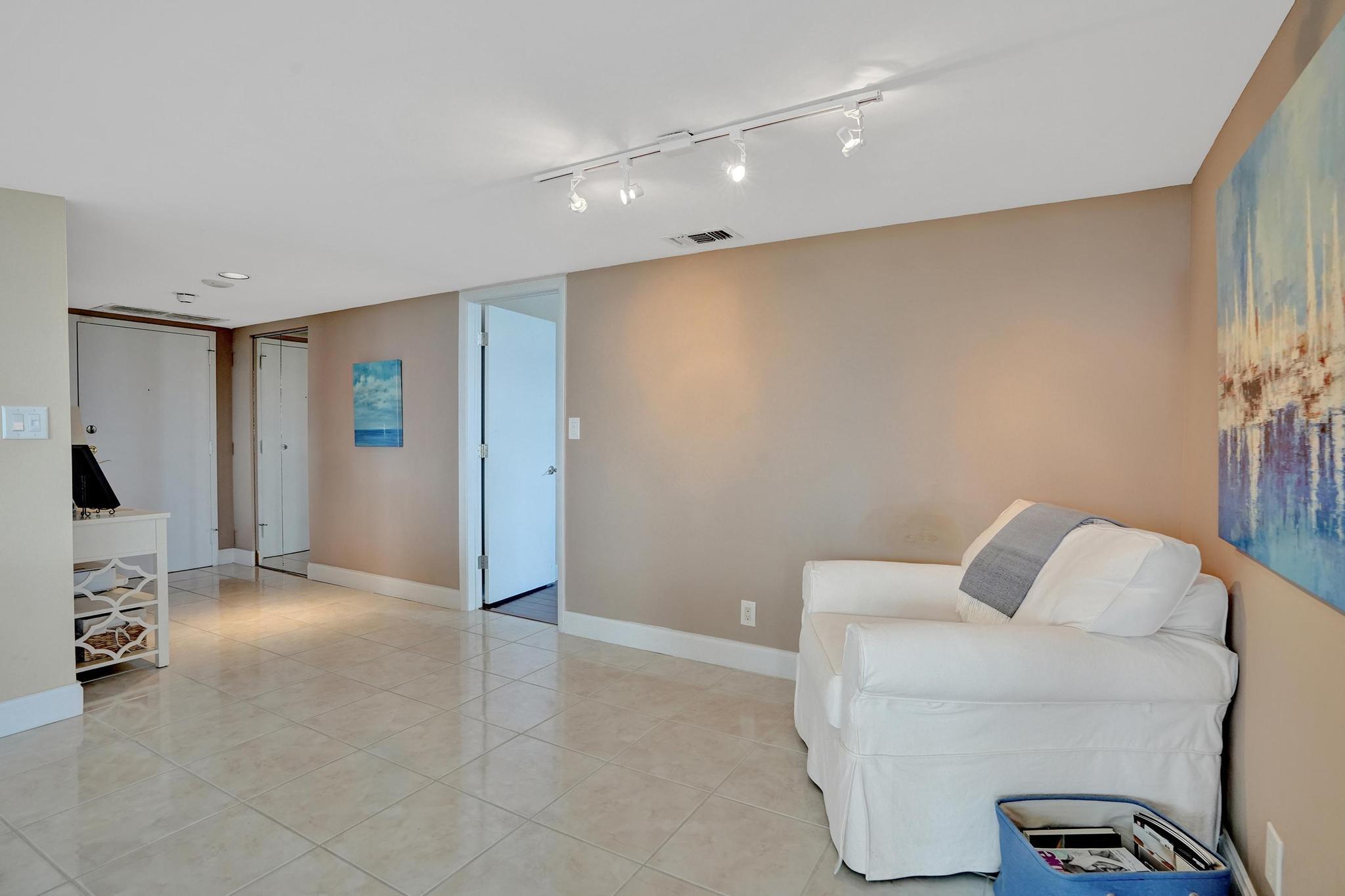 1010 S Ocean Boulevard 808