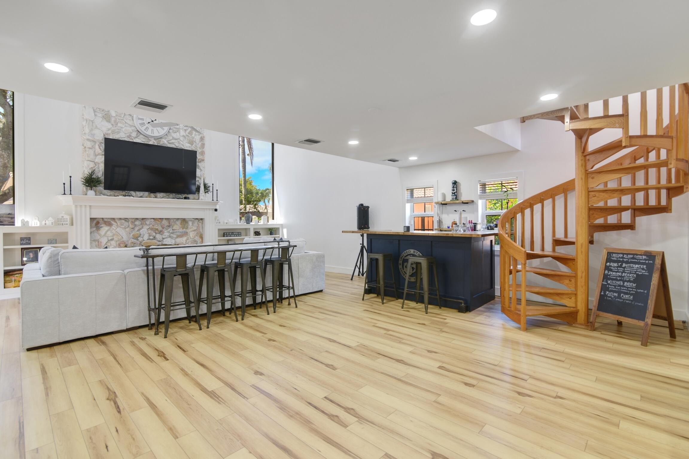8724 NW 27th Street