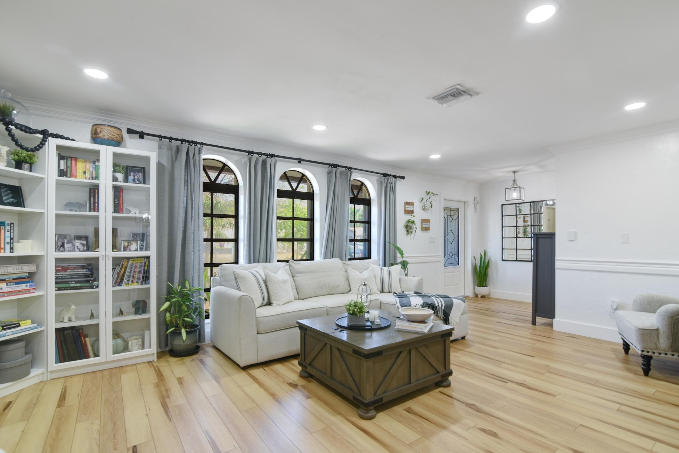 8724 NW 27th Street