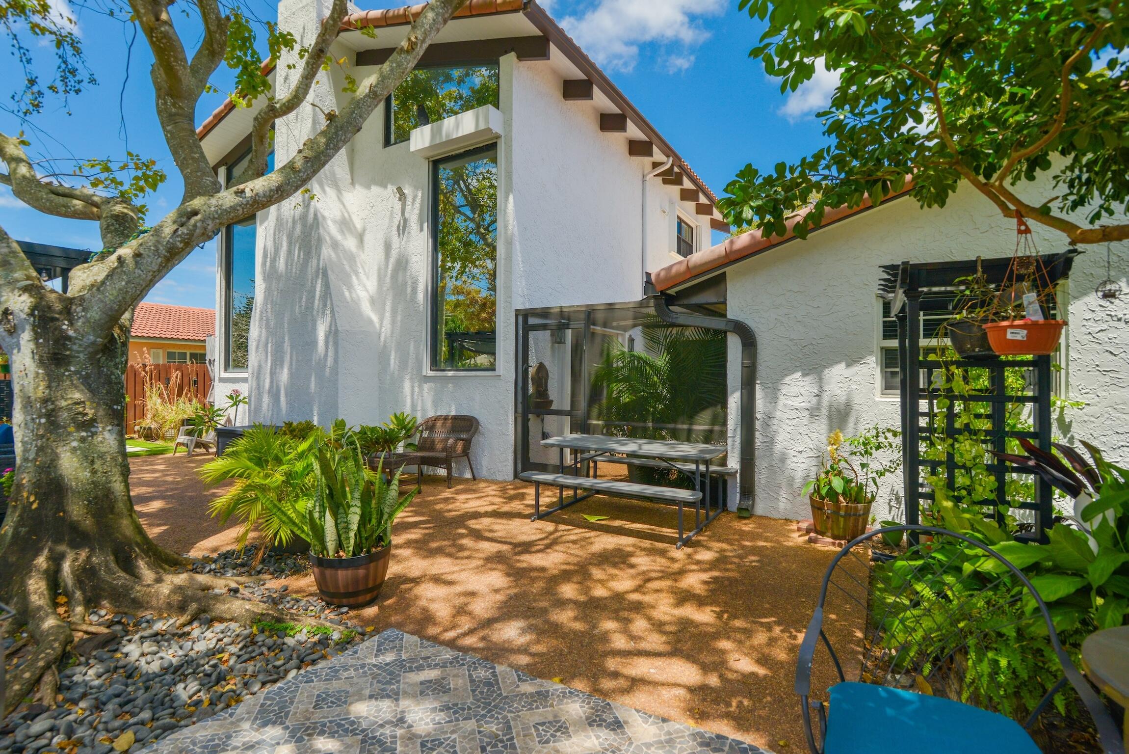 8724 NW 27th Street