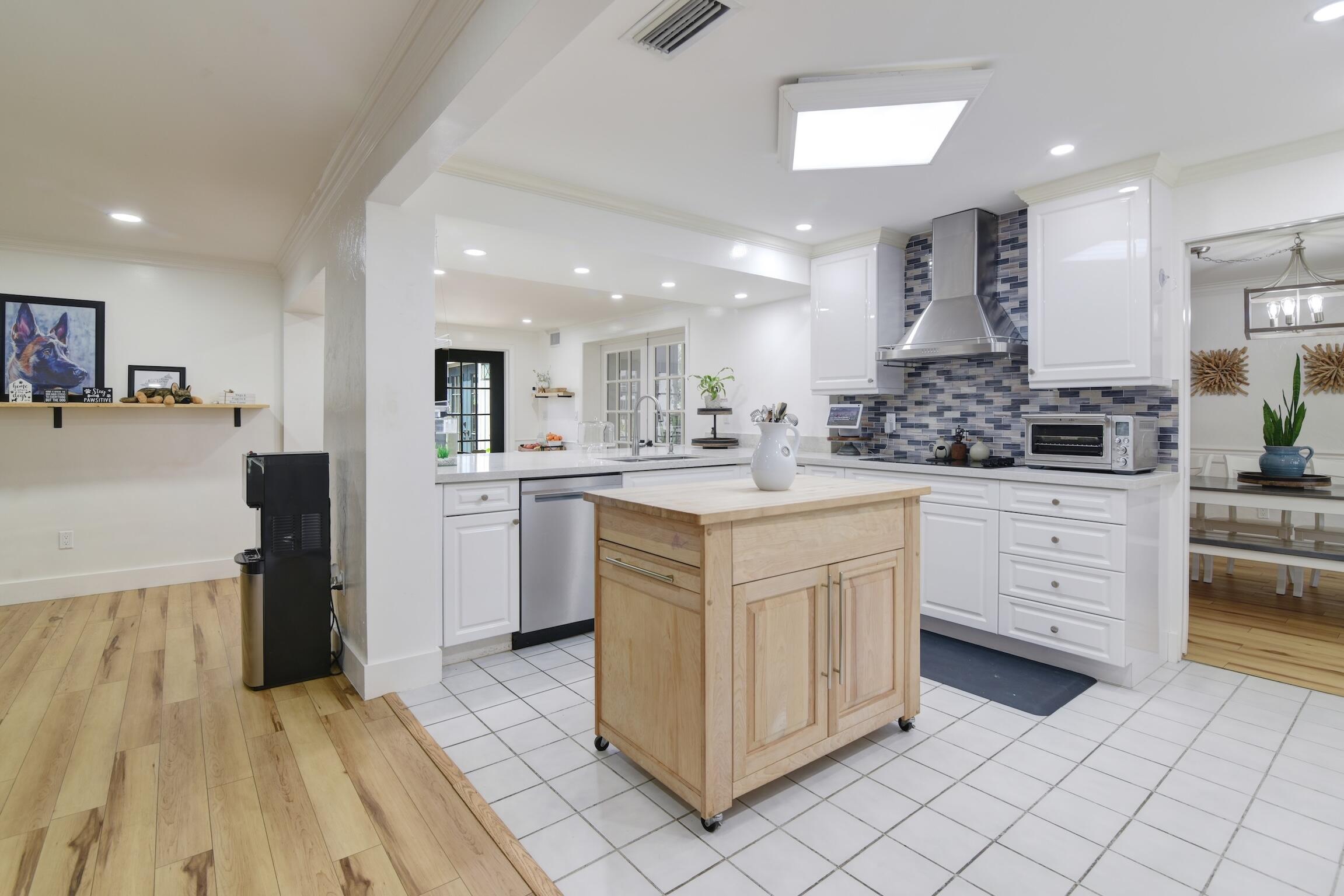 8724 NW 27th Street