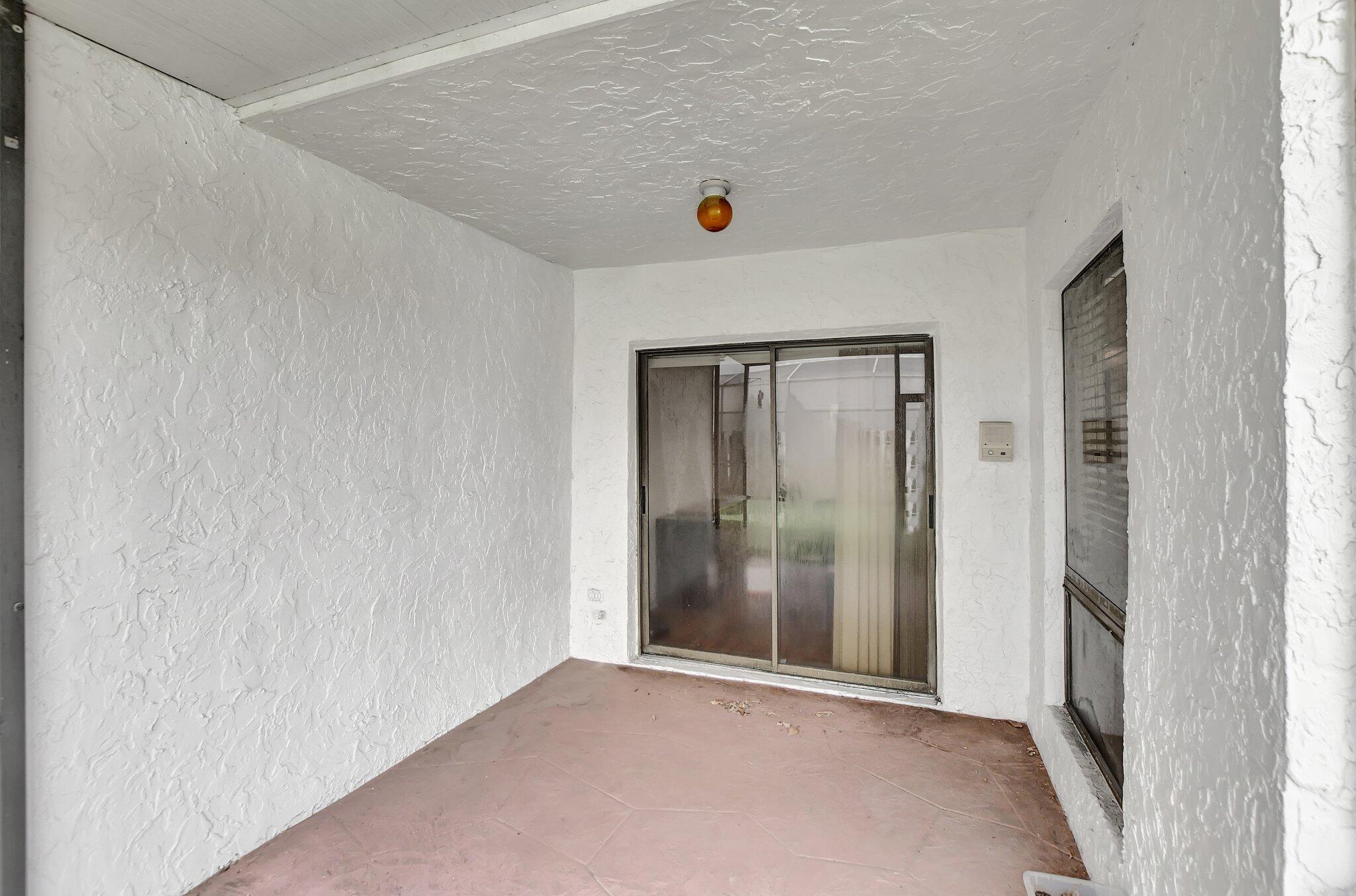 6730 Canary Palm Circle