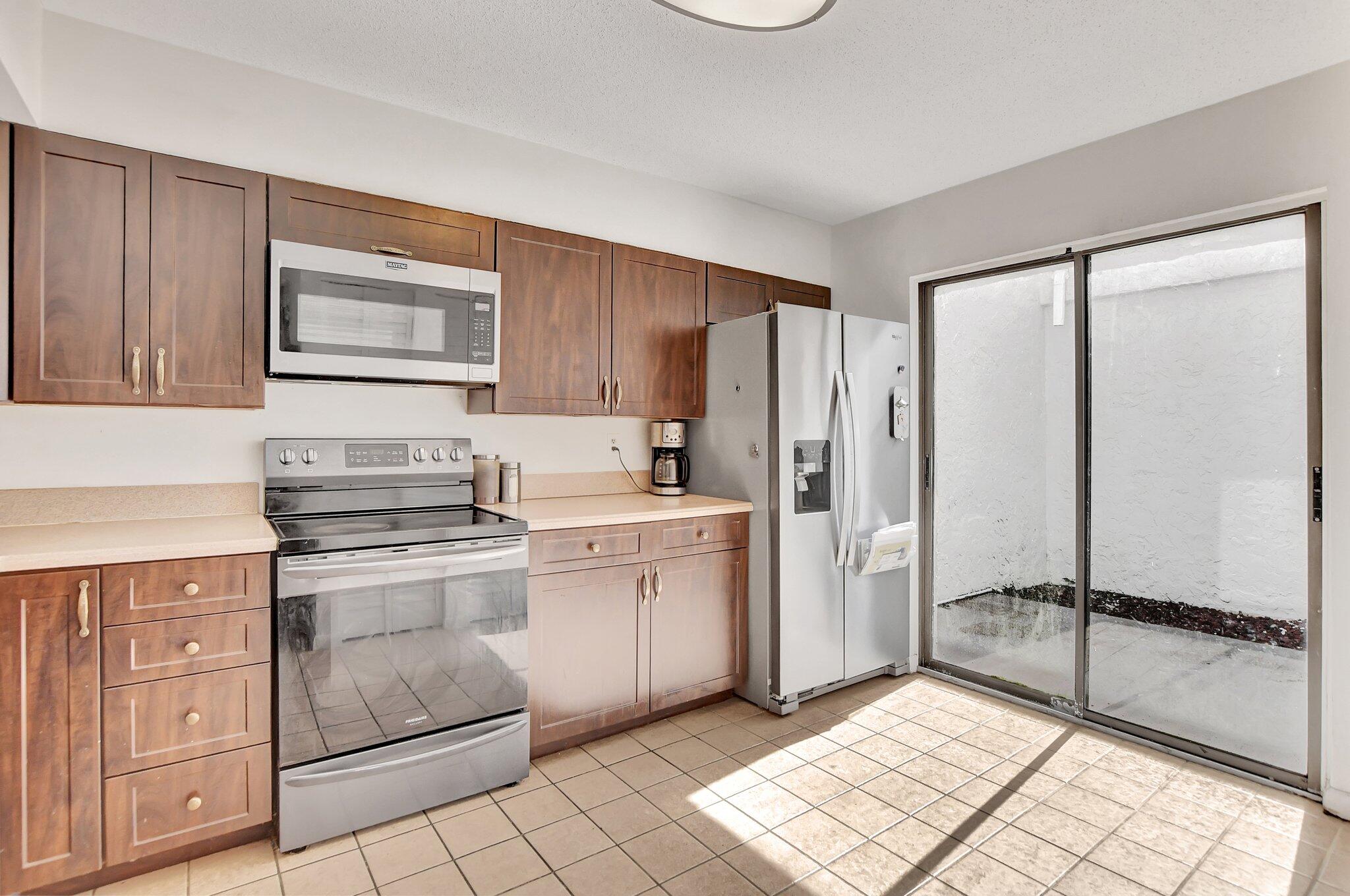 6730 Canary Palm Circle