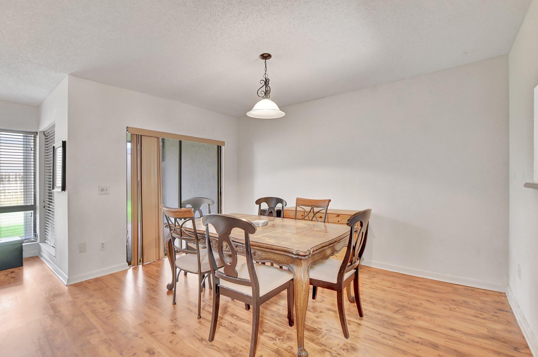 6730 Canary Palm Circle