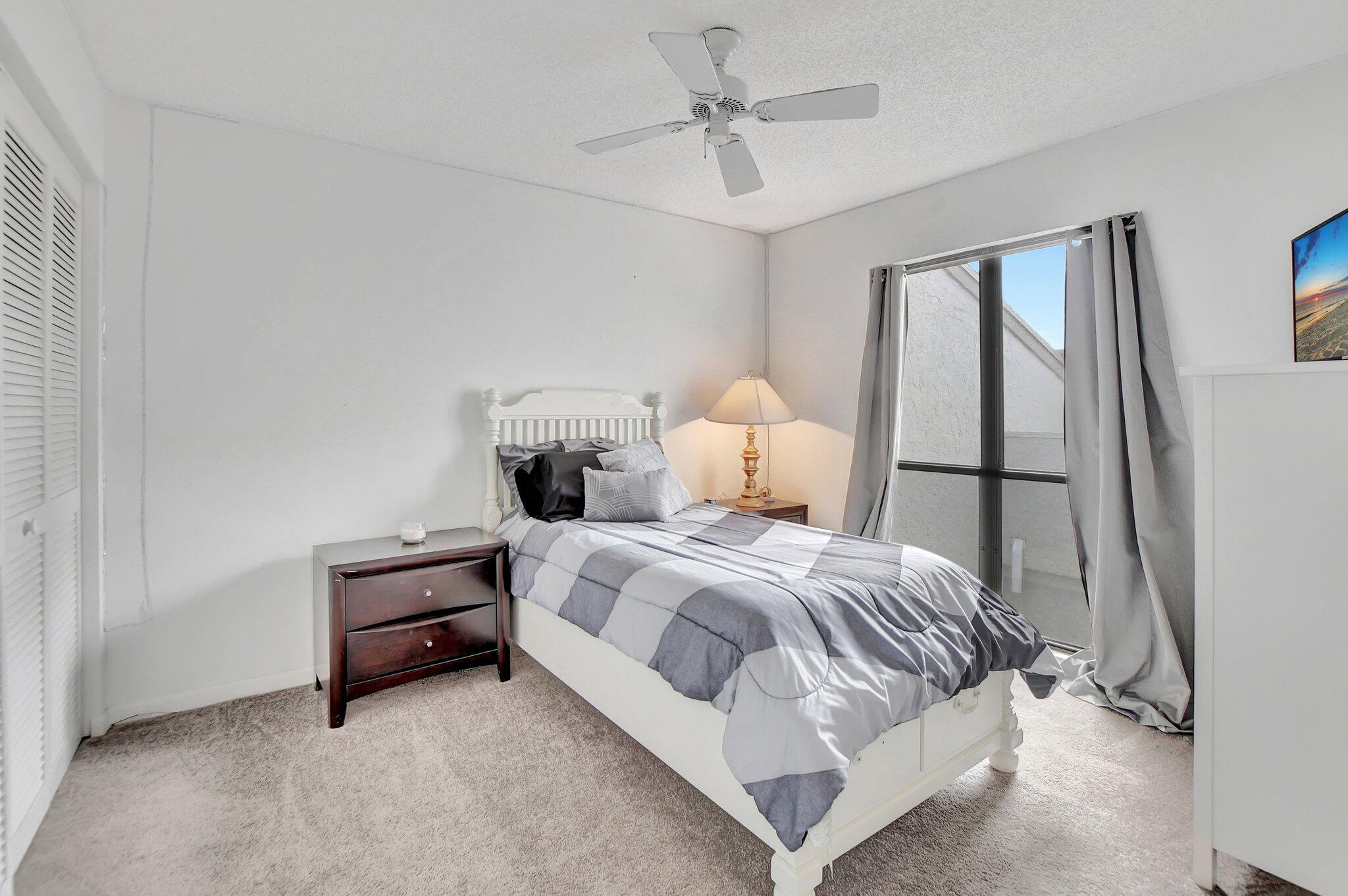 6730 Canary Palm Circle