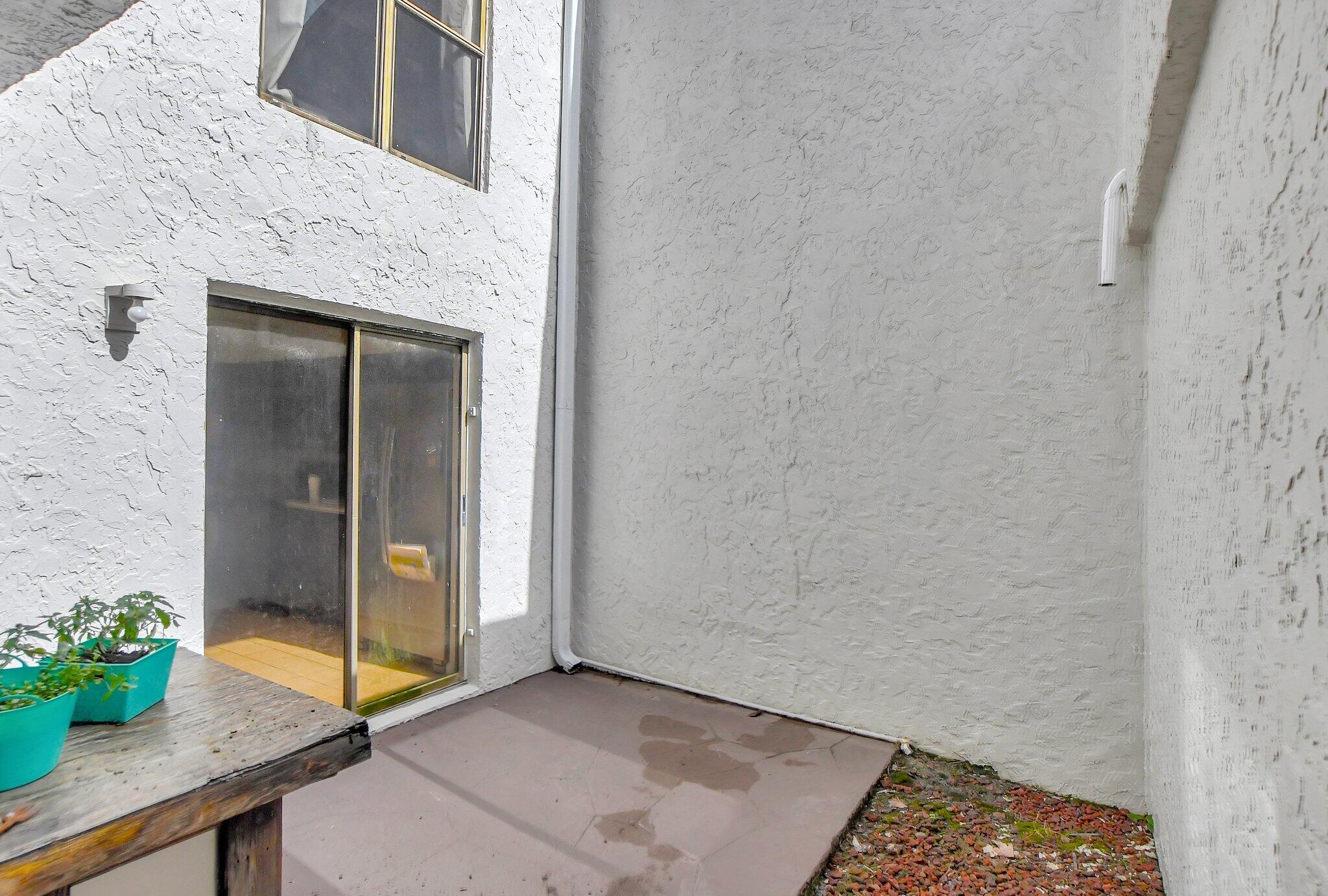 6730 Canary Palm Circle