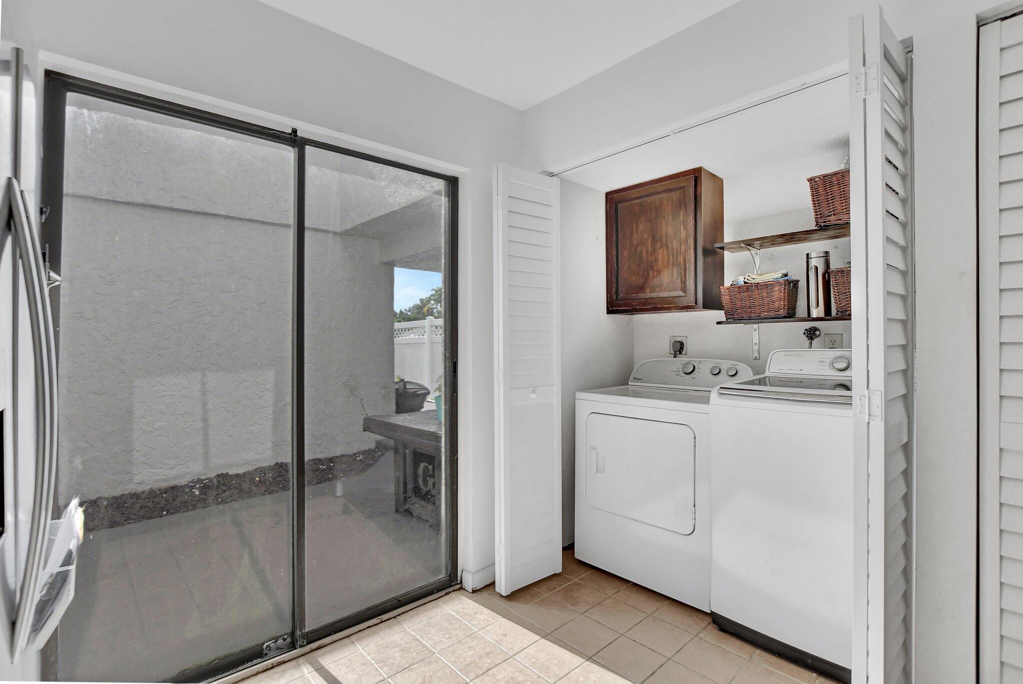 6730 Canary Palm Circle