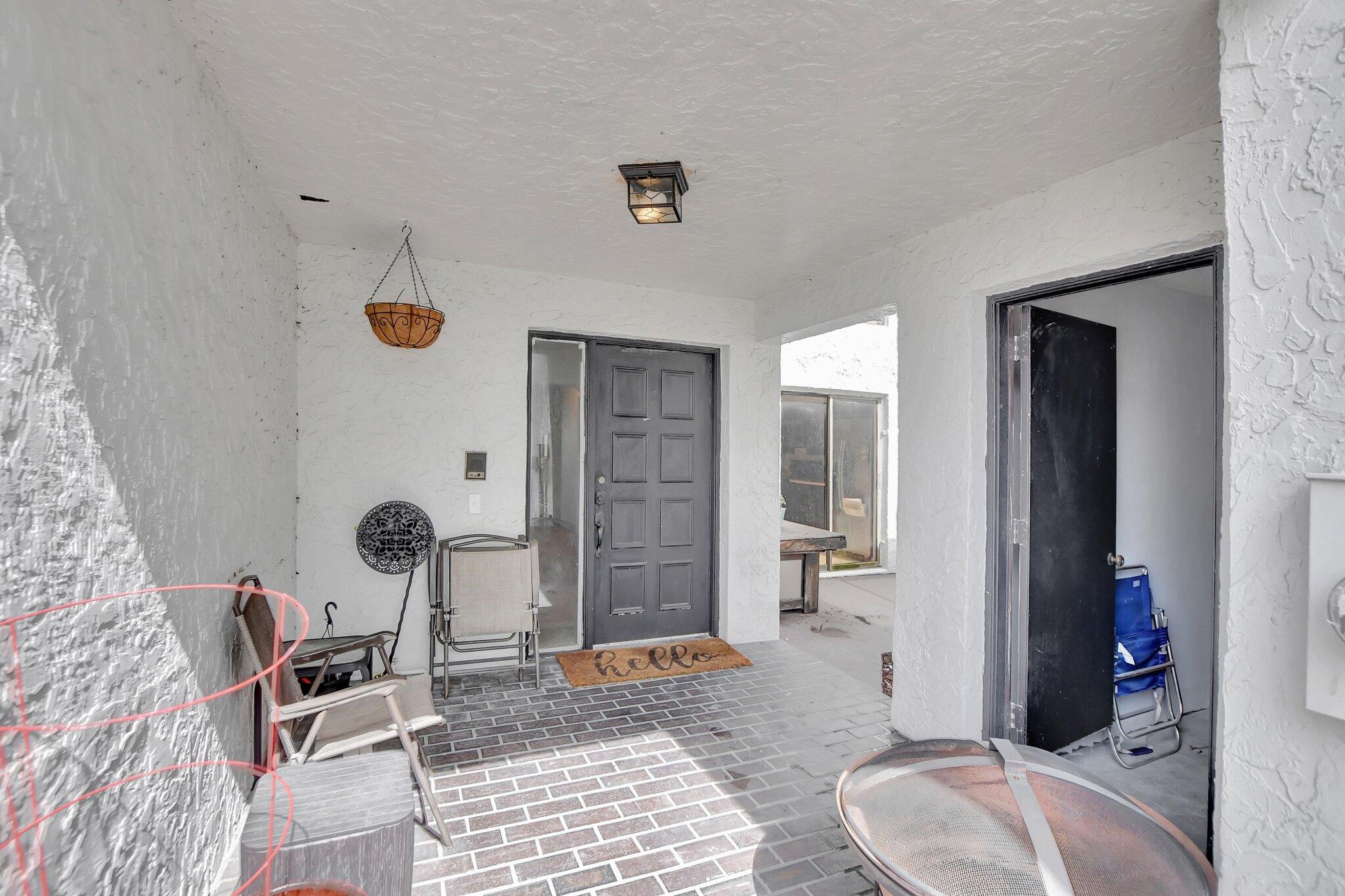 6730 Canary Palm Circle