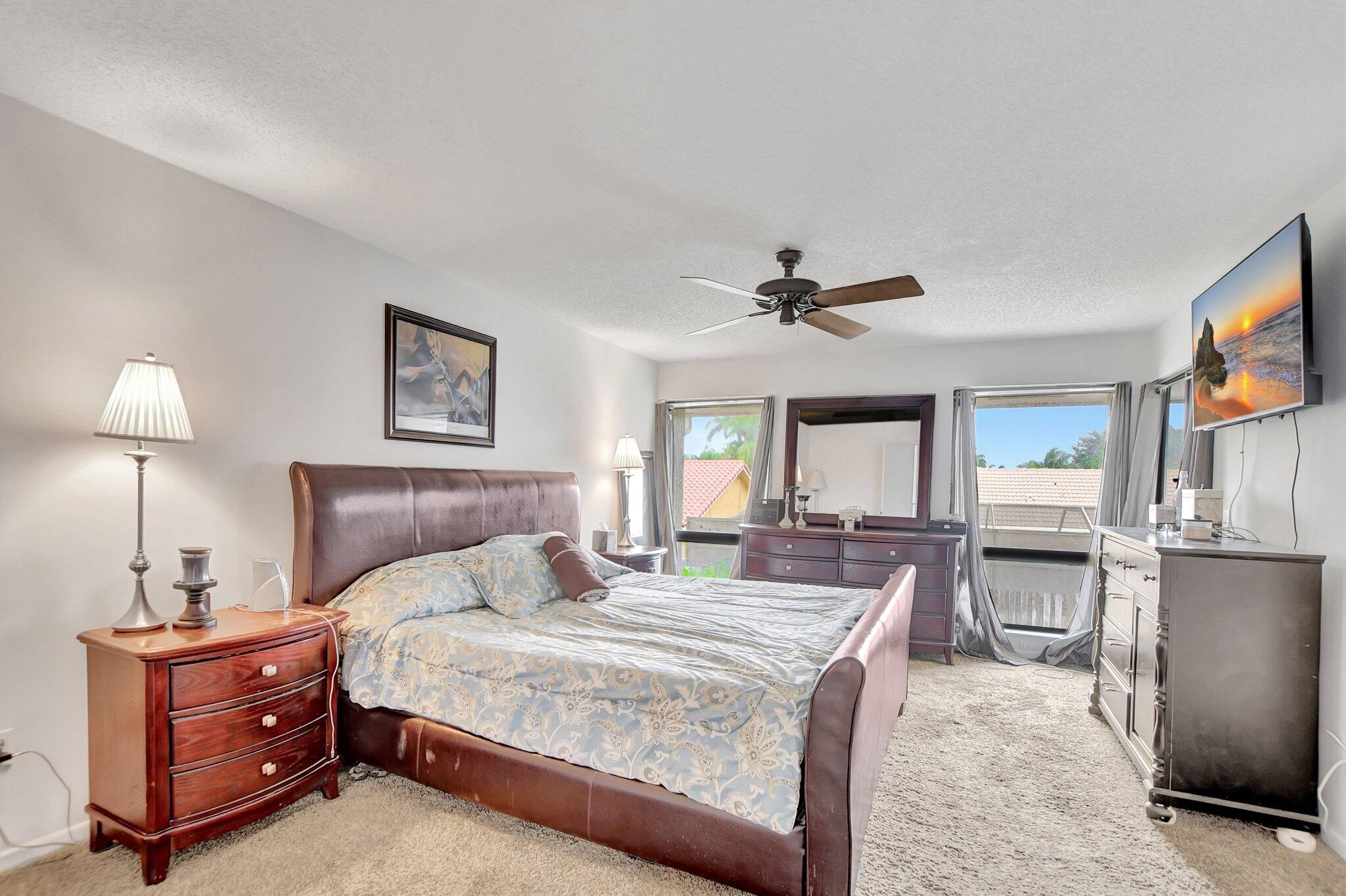 6730 Canary Palm Circle