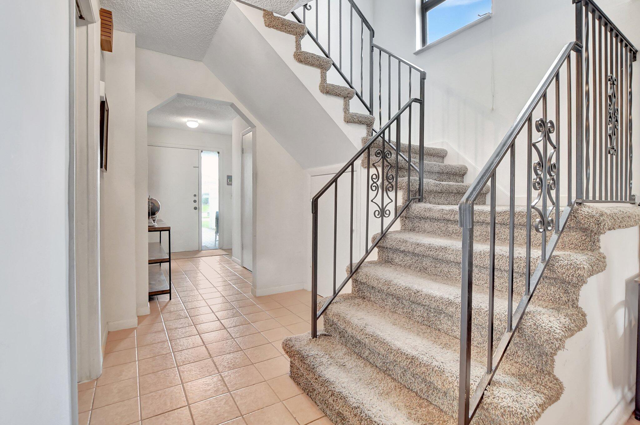 6730 Canary Palm Circle
