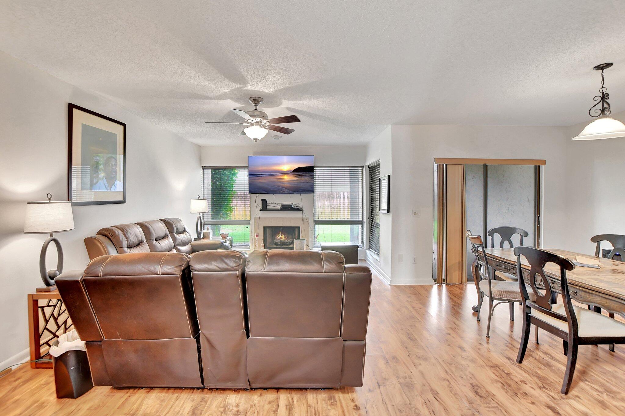 6730 Canary Palm Circle