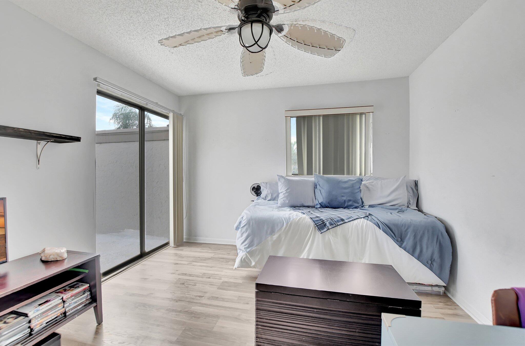 6730 Canary Palm Circle