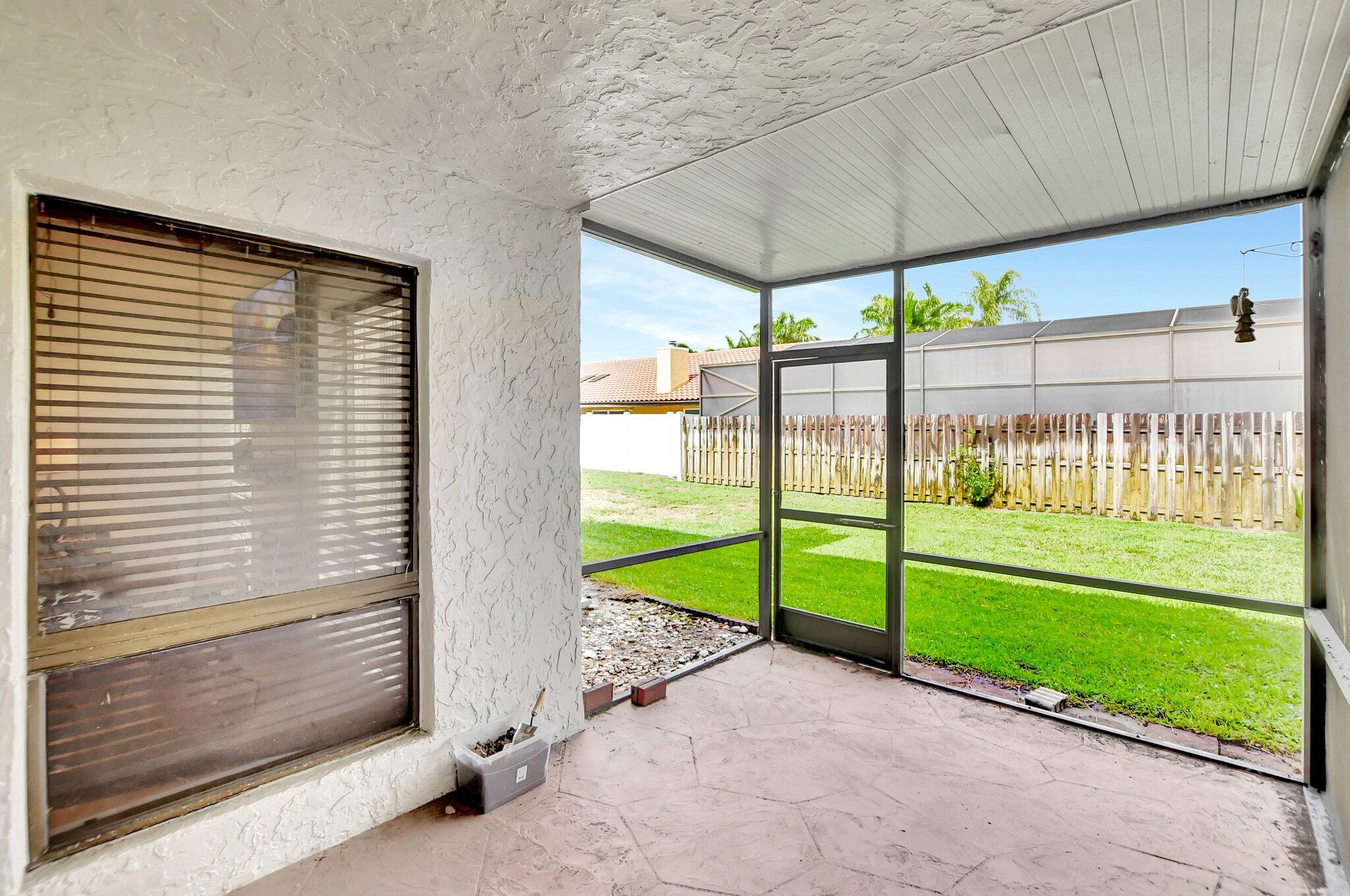 6730 Canary Palm Circle