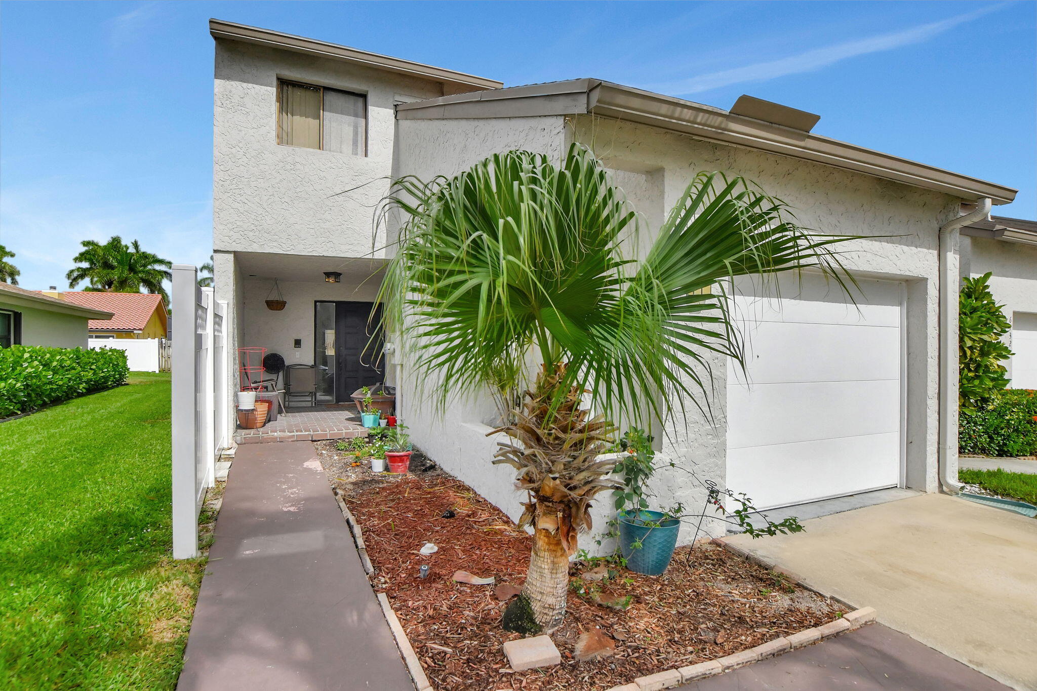 6730 Canary Palm Circle