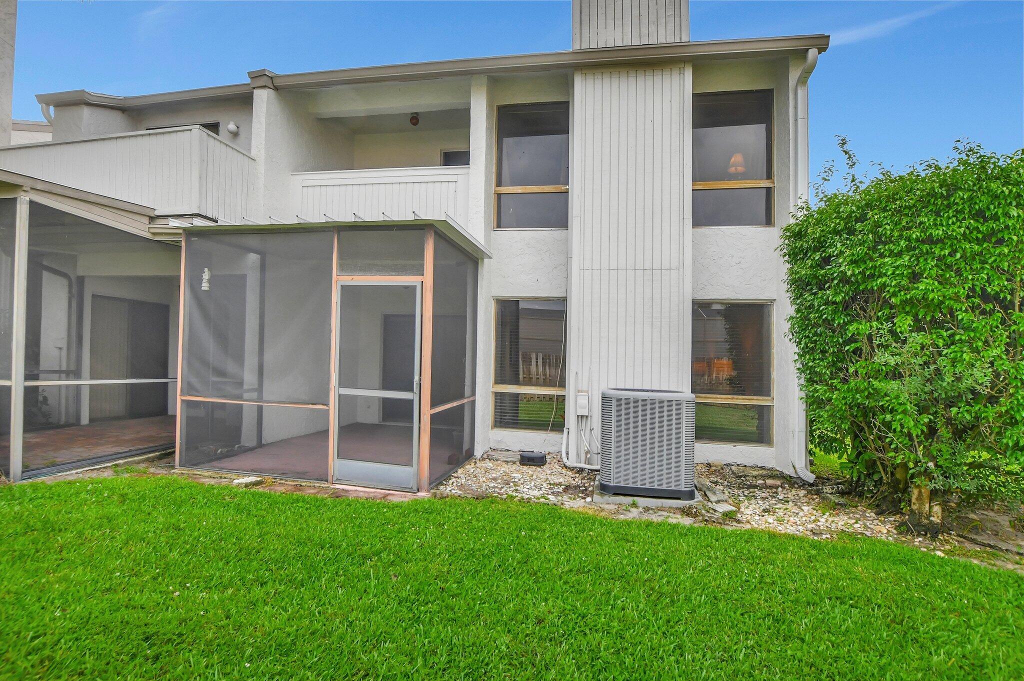 6730 Canary Palm Circle