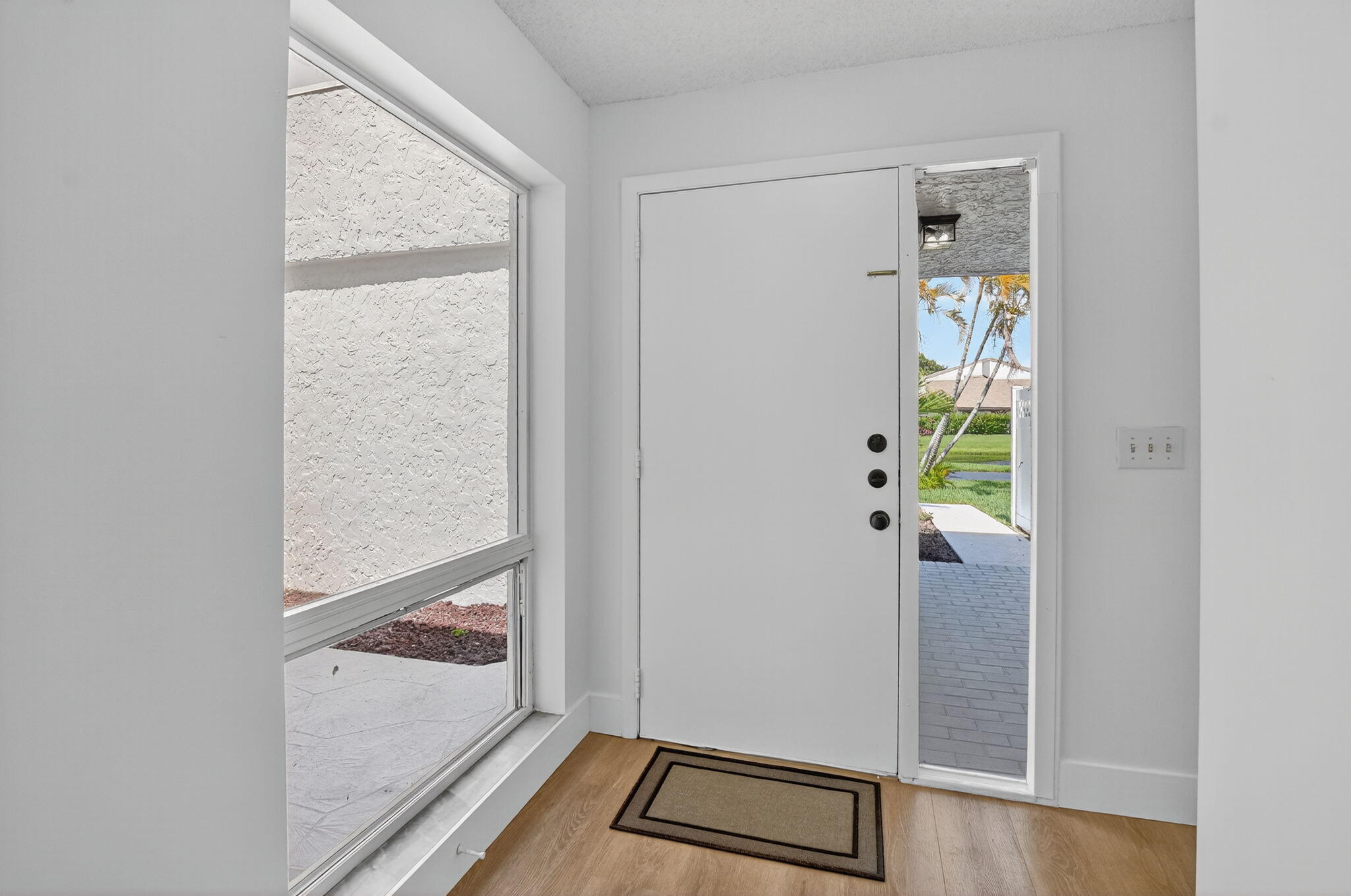 6730 Canary Palm Circle