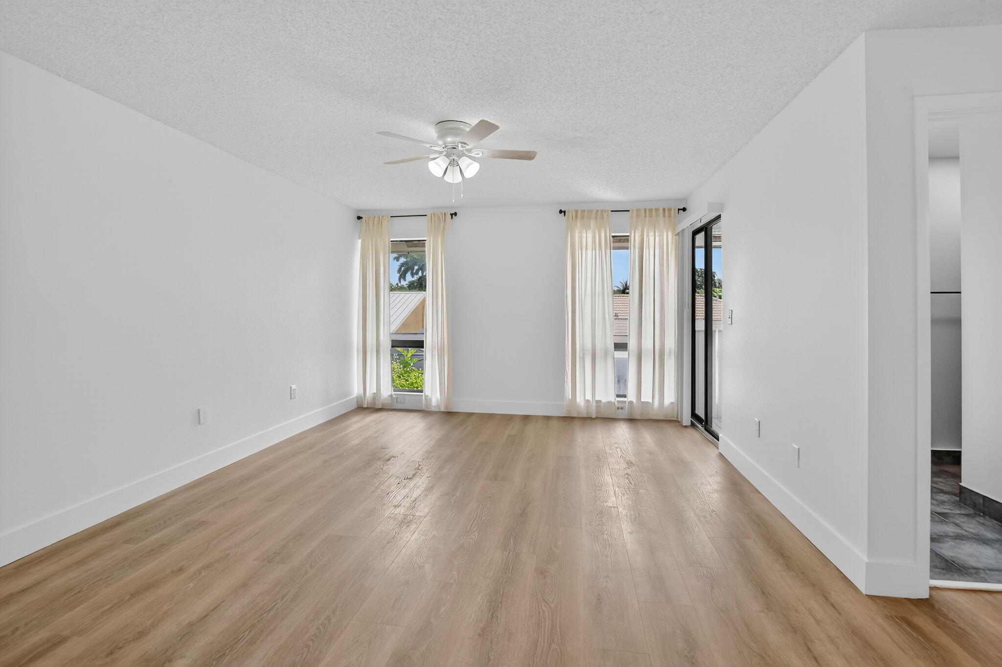 6730 Canary Palm Circle