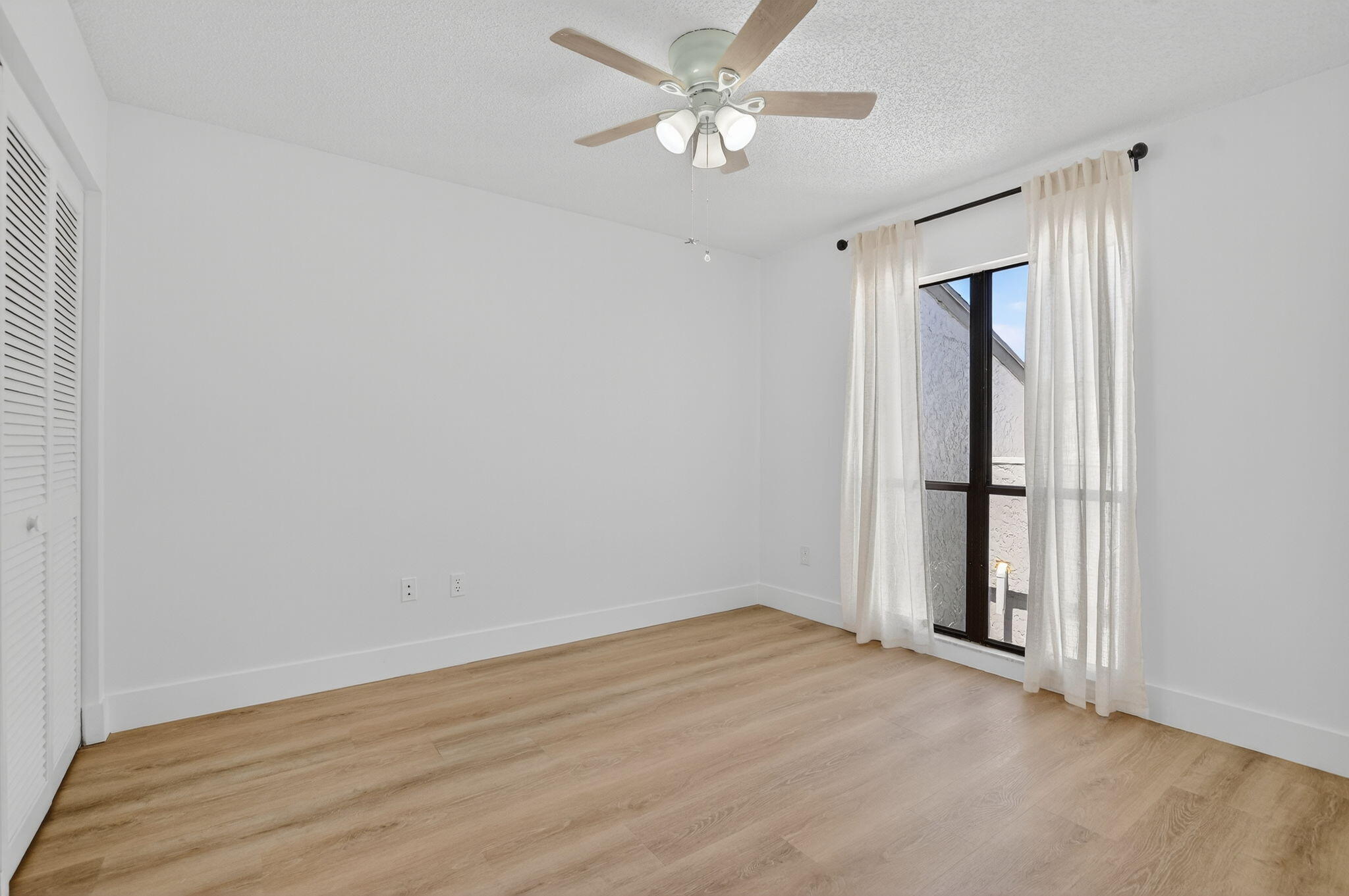 6730 Canary Palm Circle