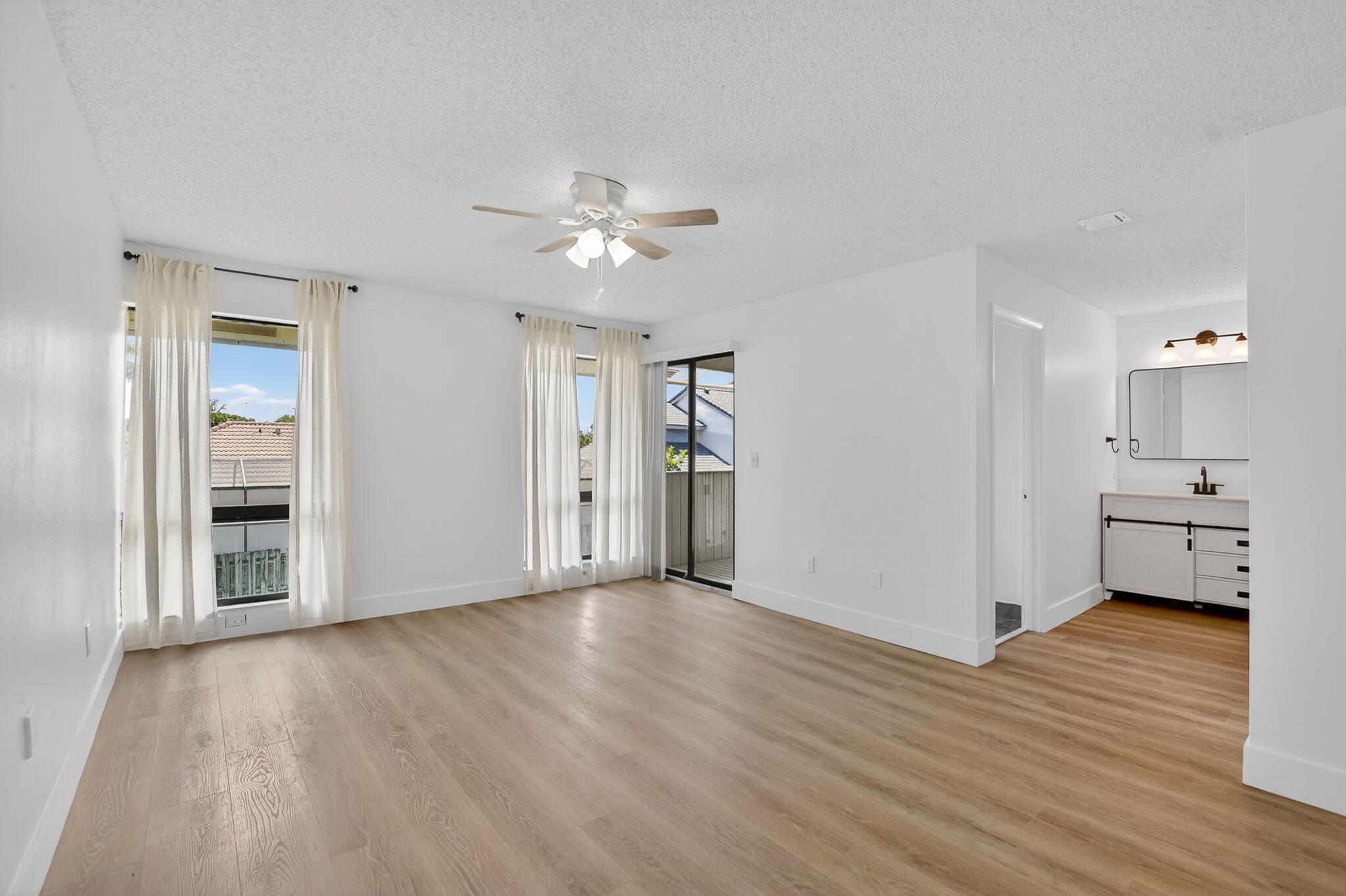 6730 Canary Palm Circle