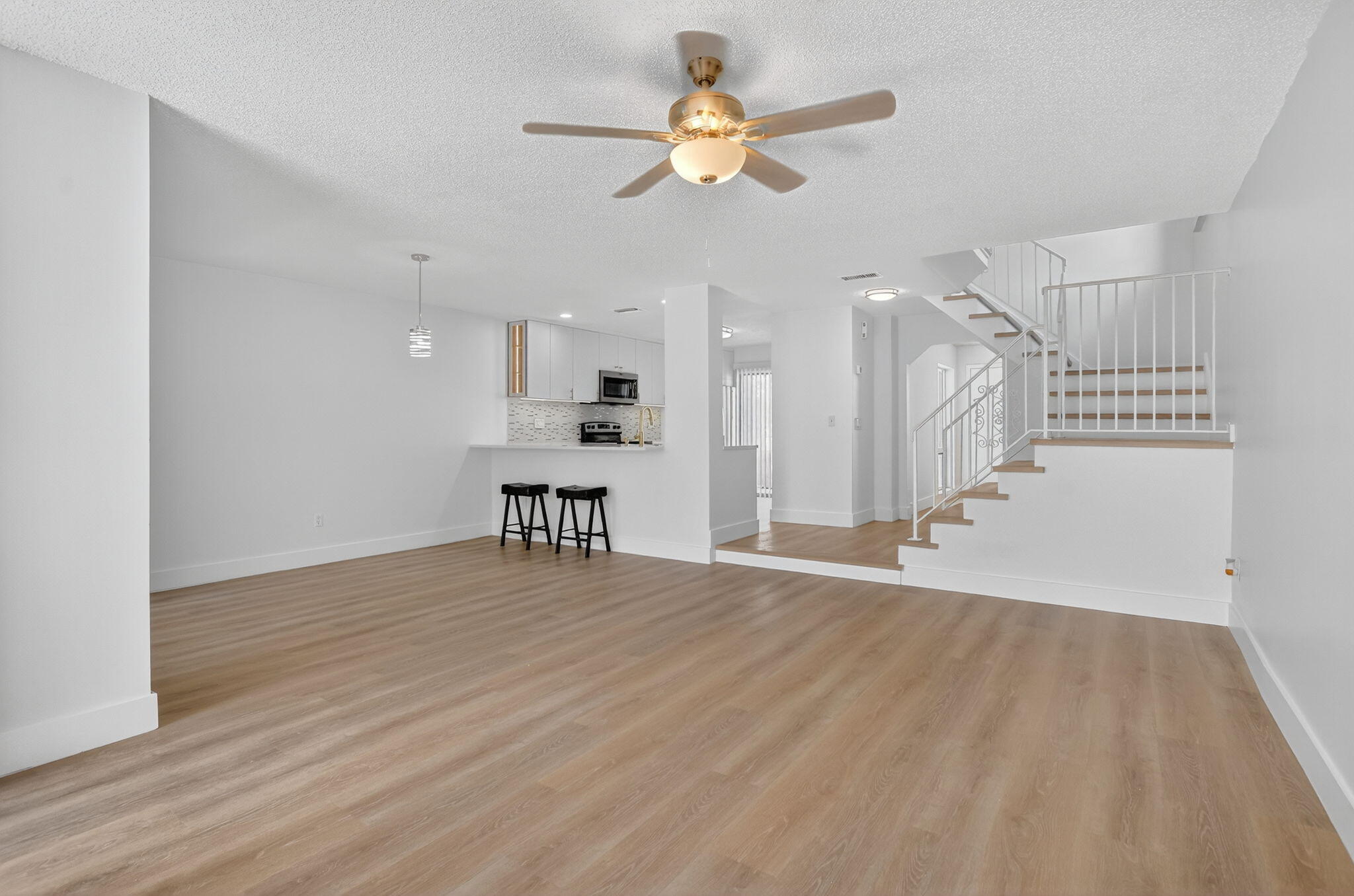 6730 Canary Palm Circle