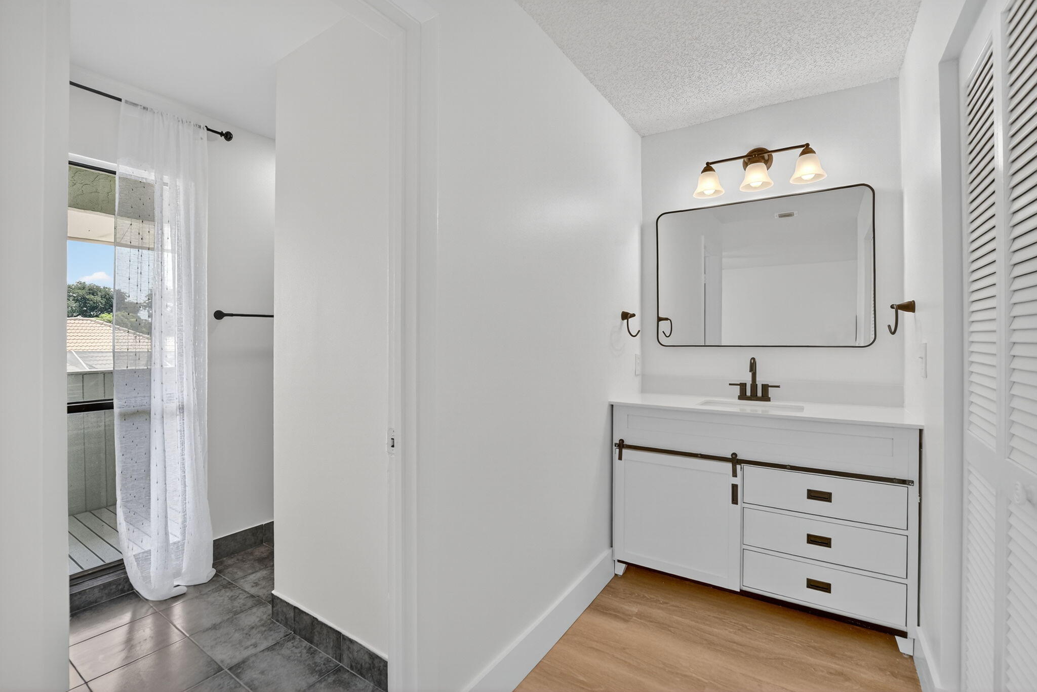 6730 Canary Palm Circle