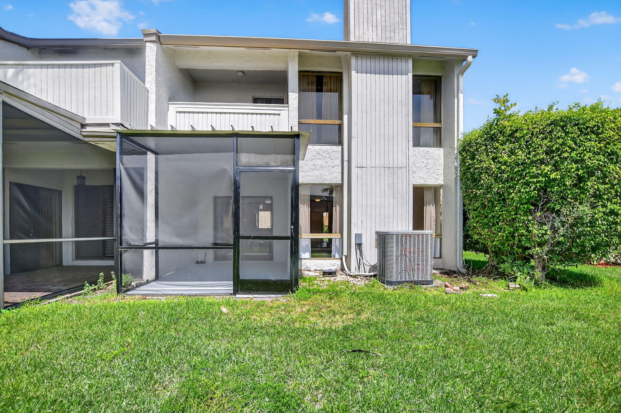 6730 Canary Palm Circle