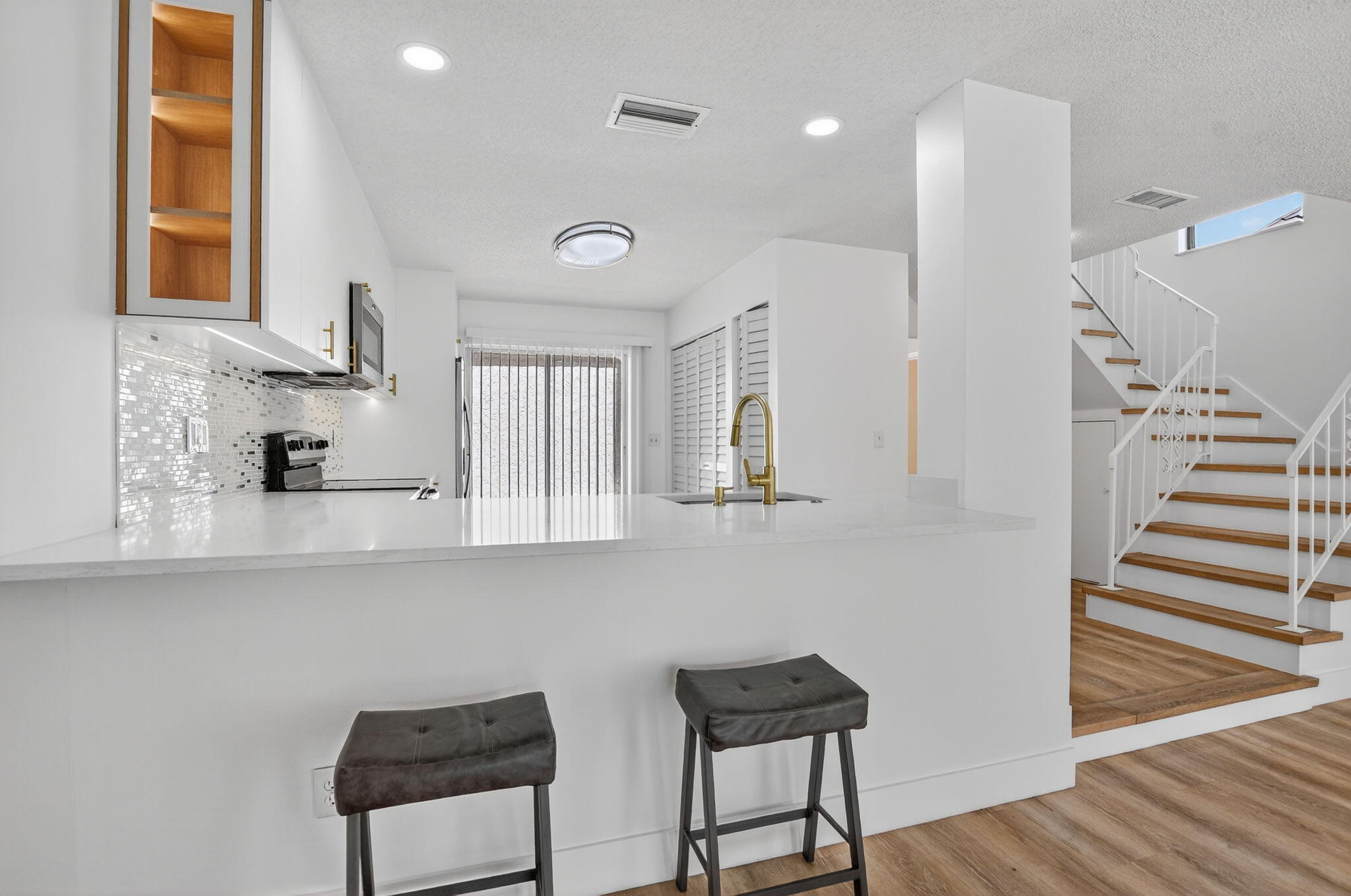 6730 Canary Palm Circle