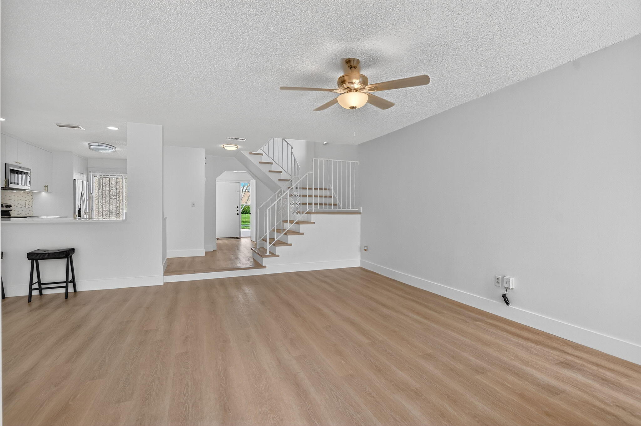 6730 Canary Palm Circle