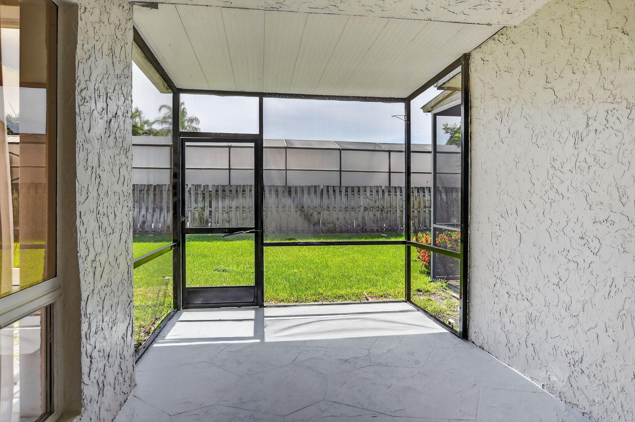 6730 Canary Palm Circle
