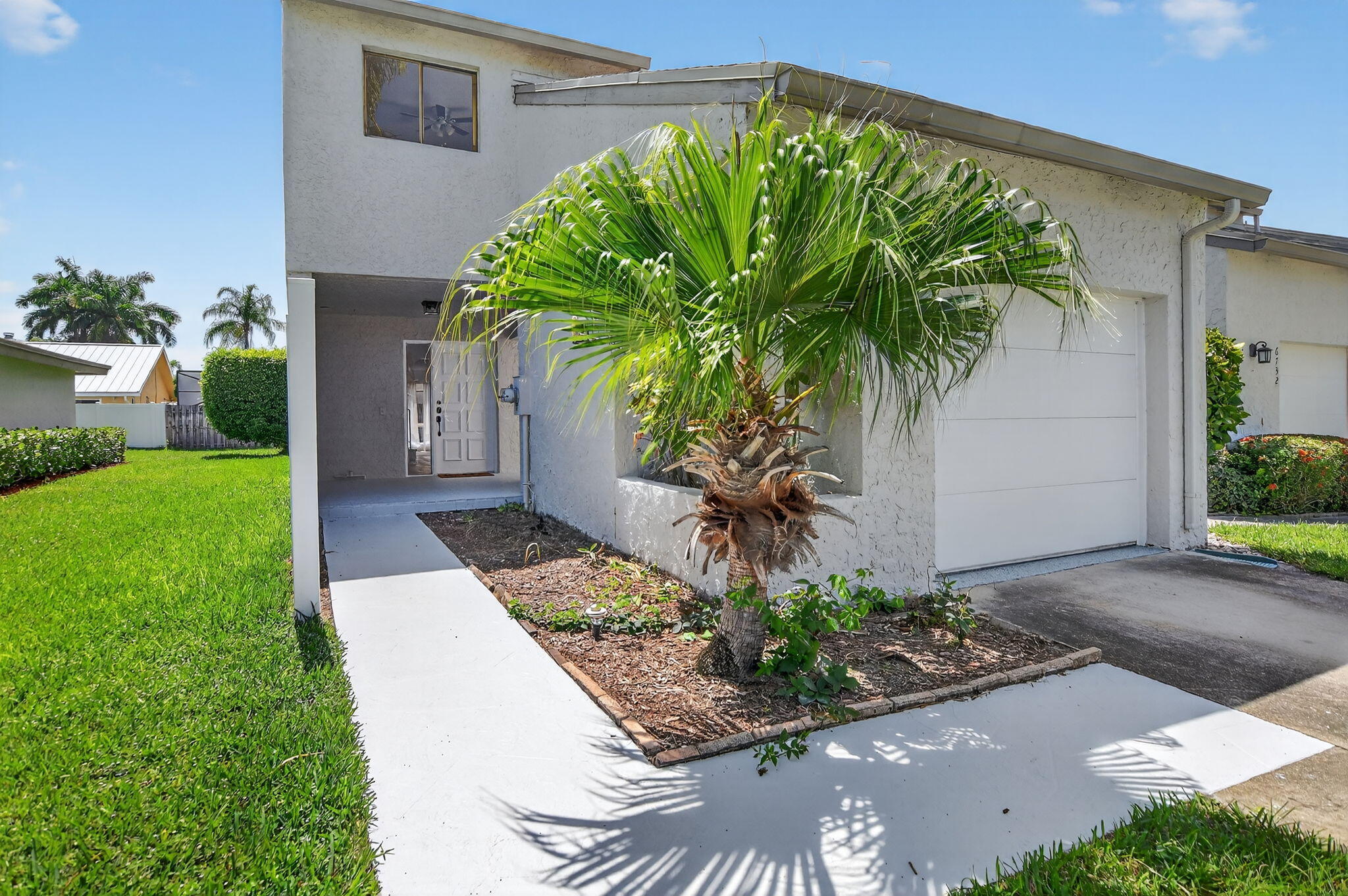 6730 Canary Palm Circle