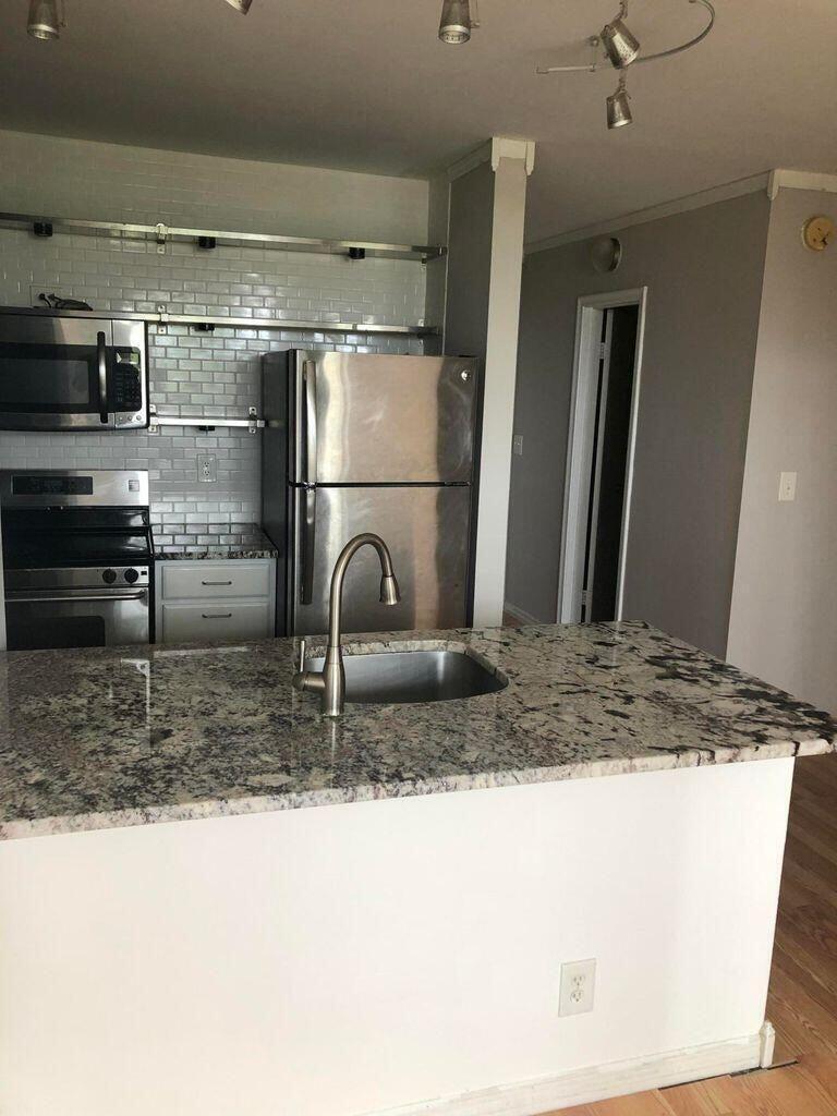2401 Riverside Drive 402