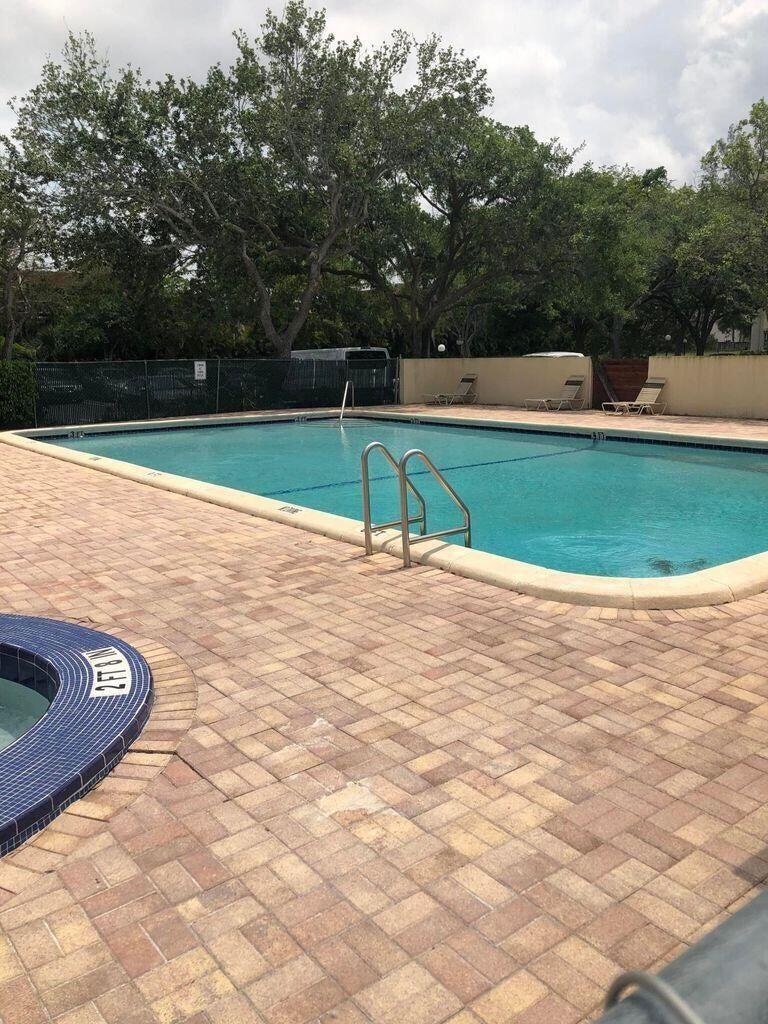2401 Riverside Drive 402