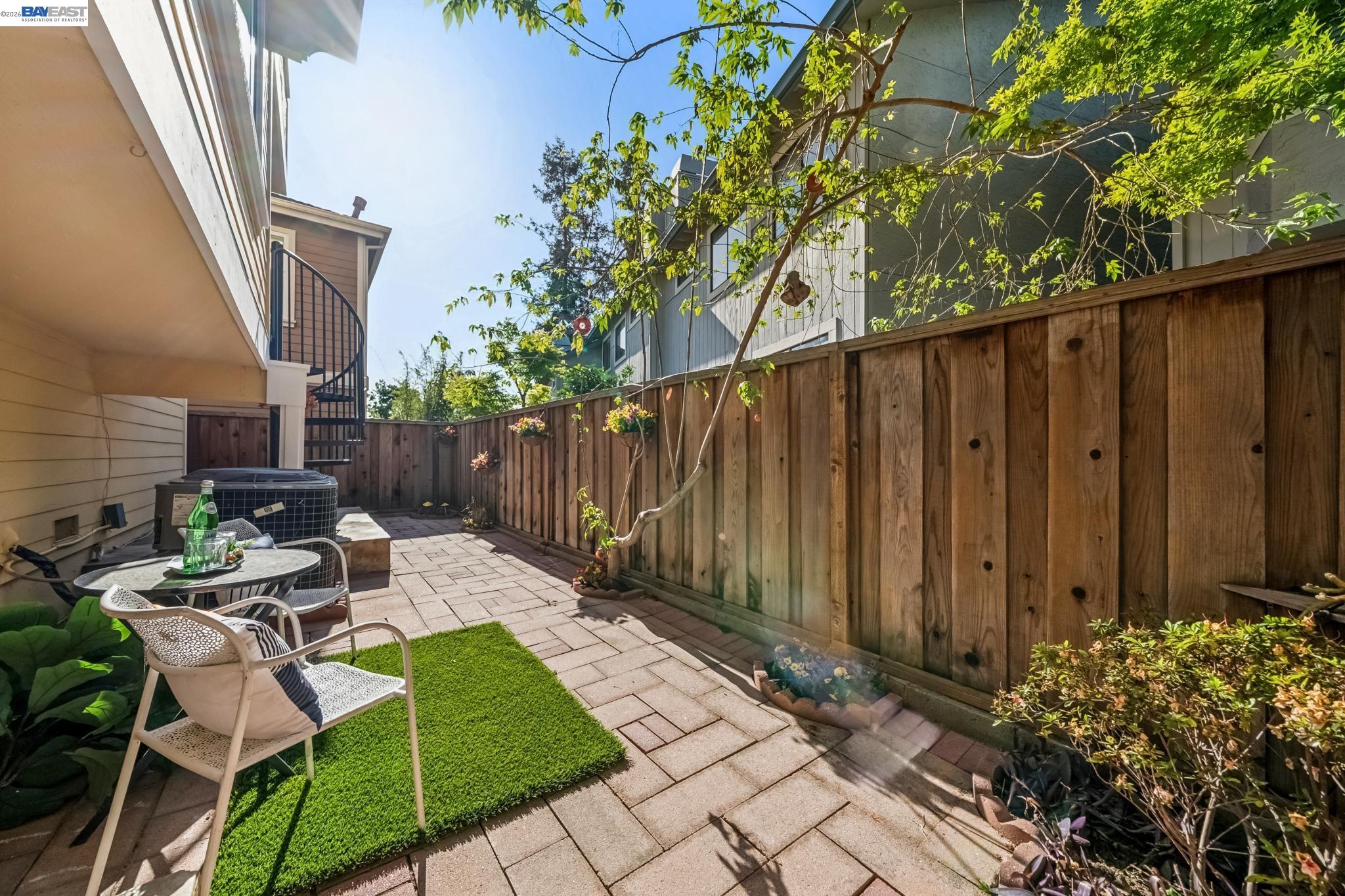 829 Lippert Pl