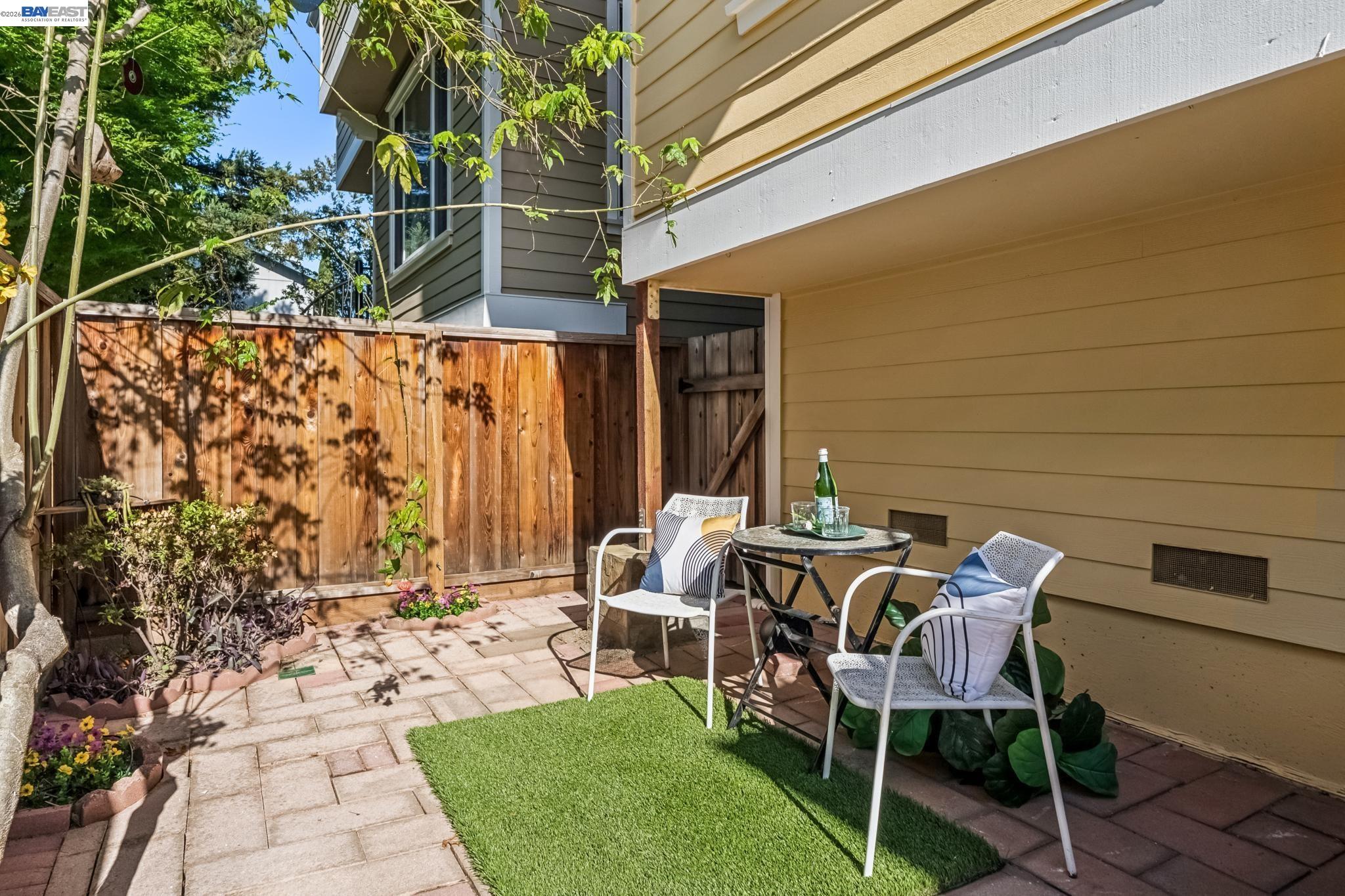 829 Lippert Pl