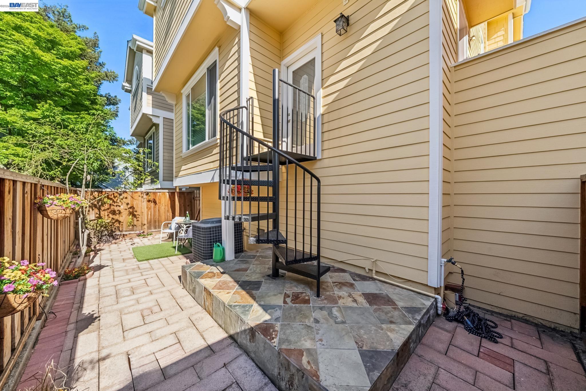 829 Lippert Pl