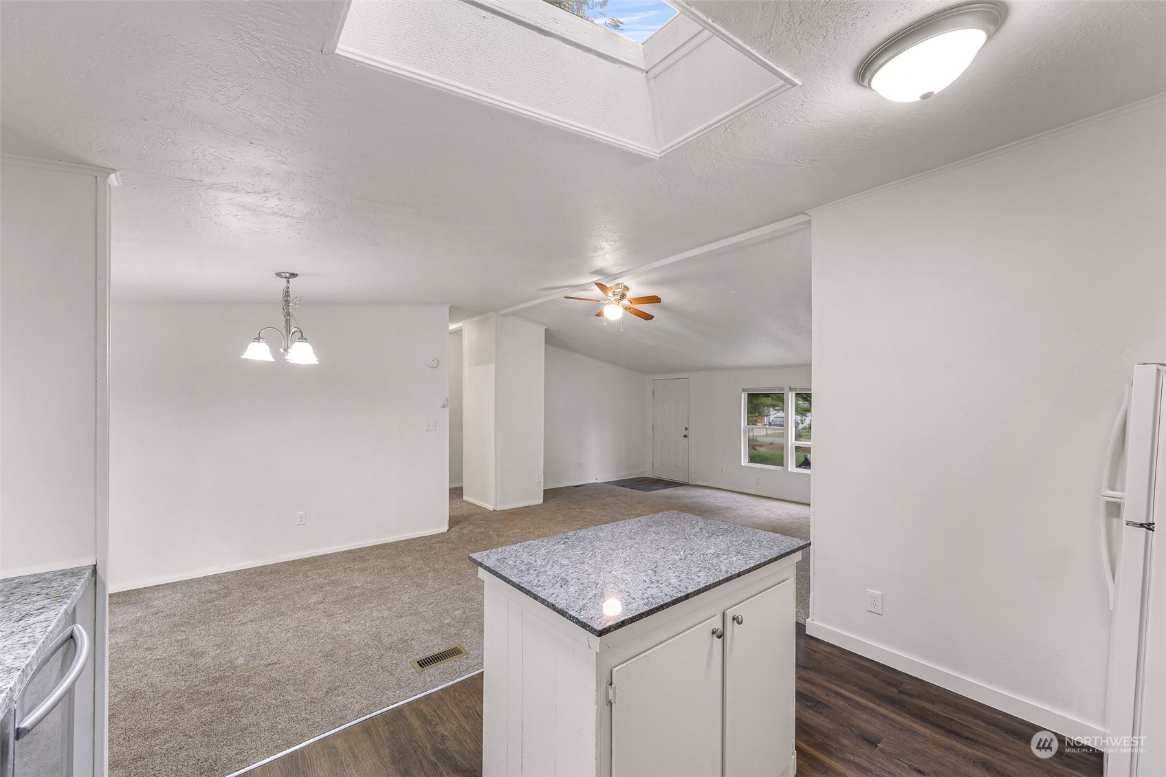 2031 Clear Valley