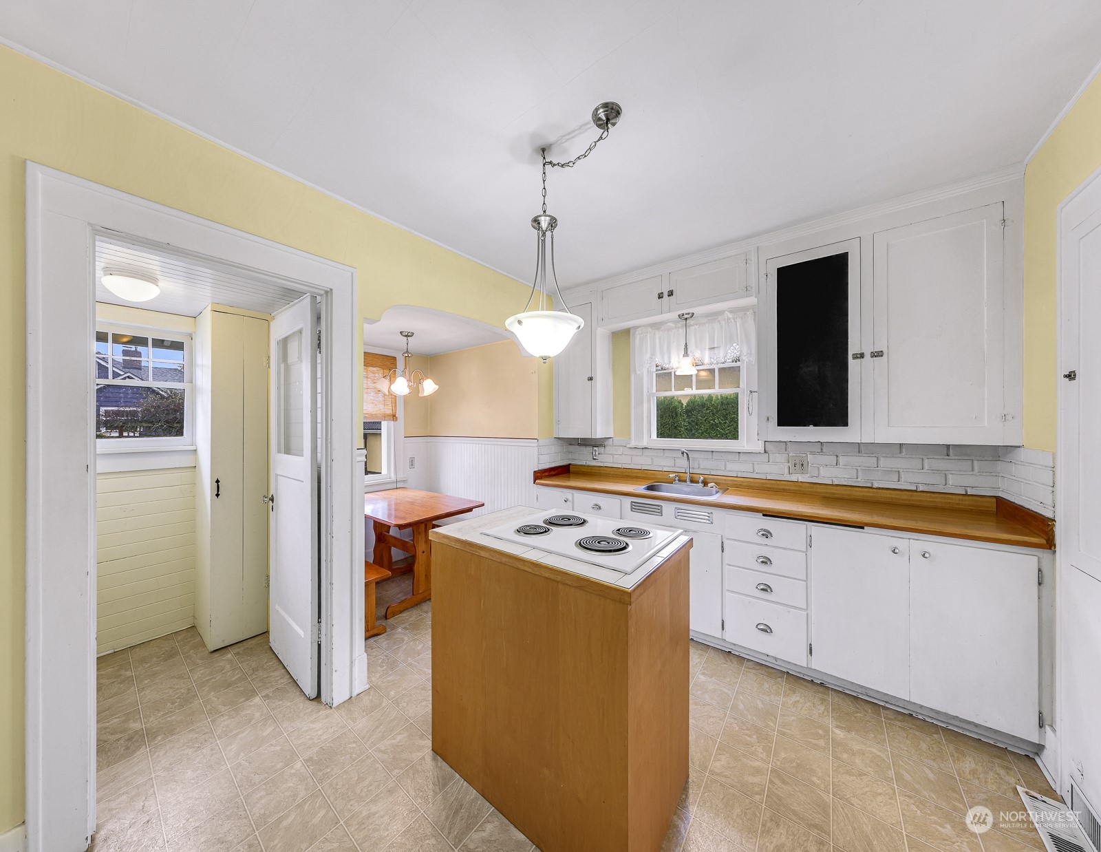 2814 Sunset Drive