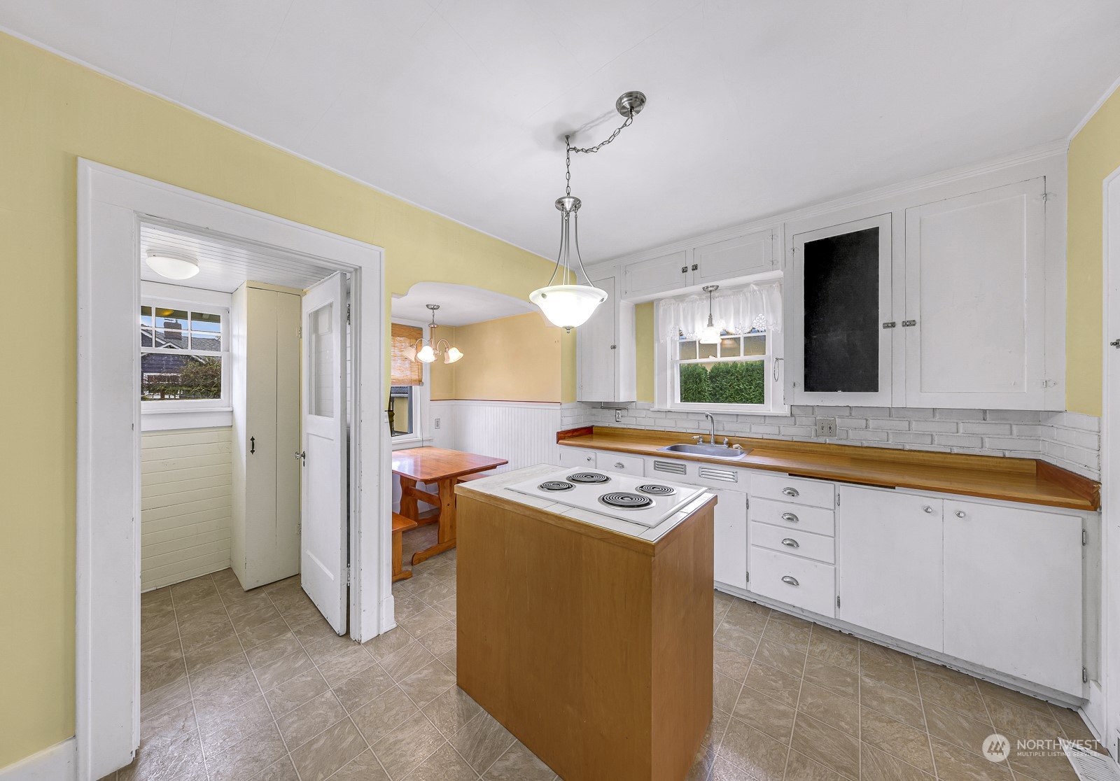 2814 Sunset Drive