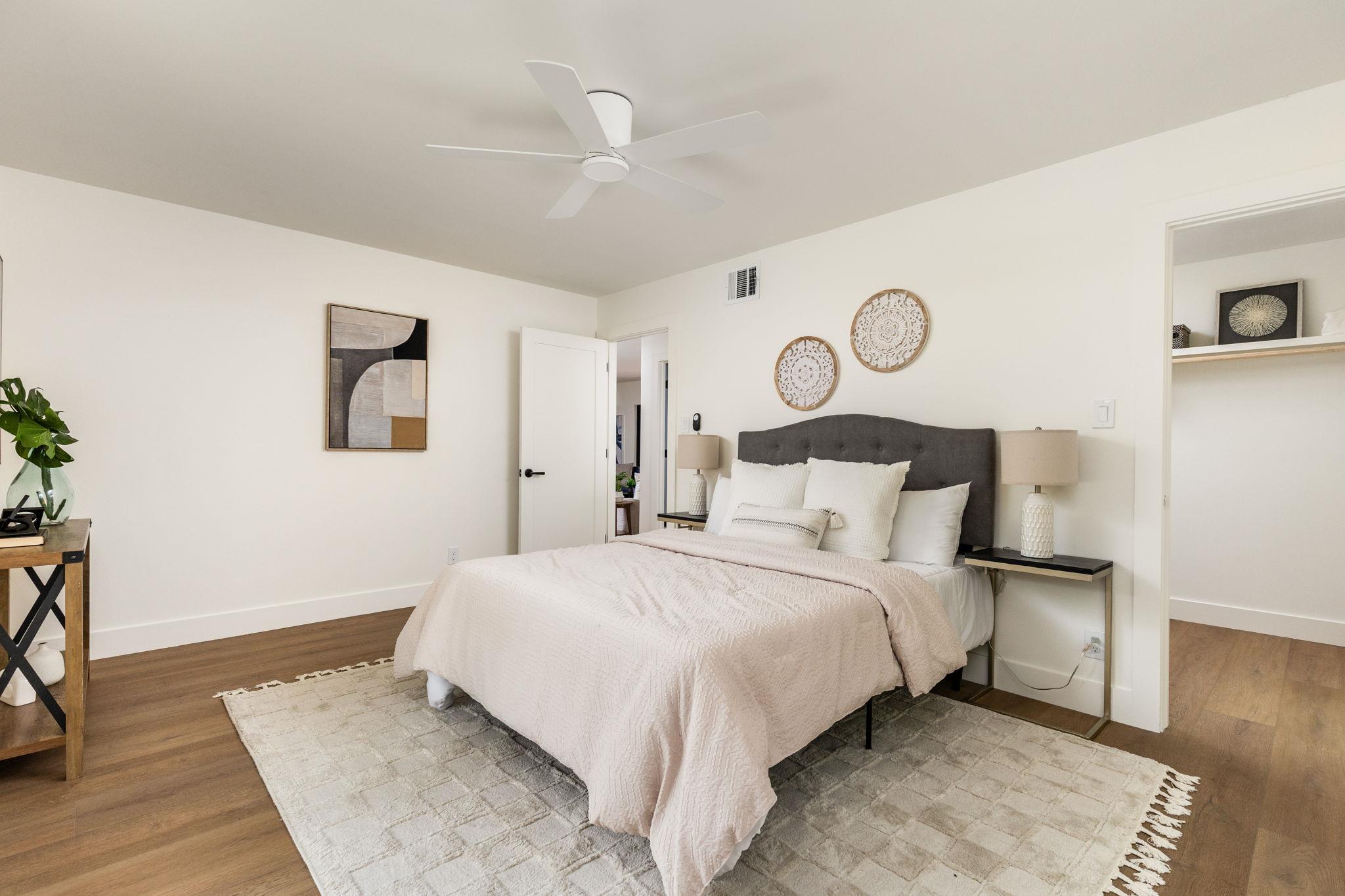 2112 Vanderbilt LN
