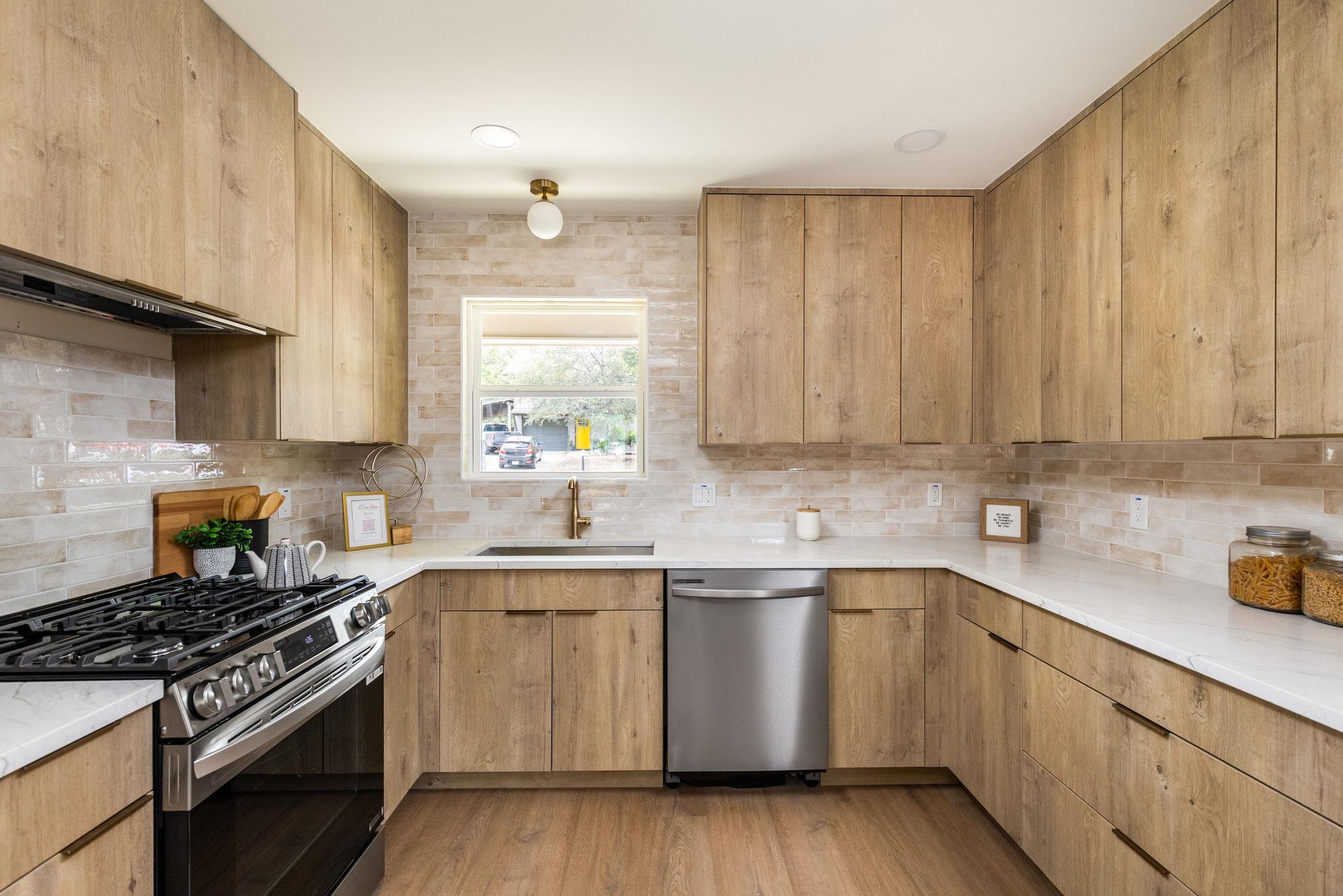 2112 Vanderbilt LN