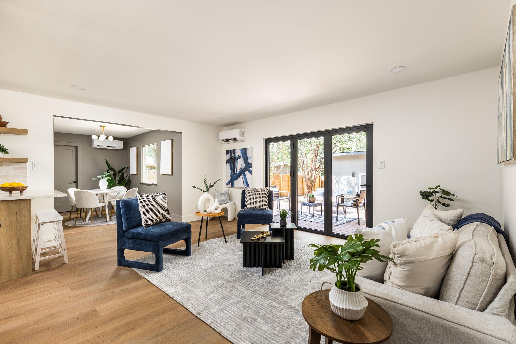 2112 Vanderbilt LN