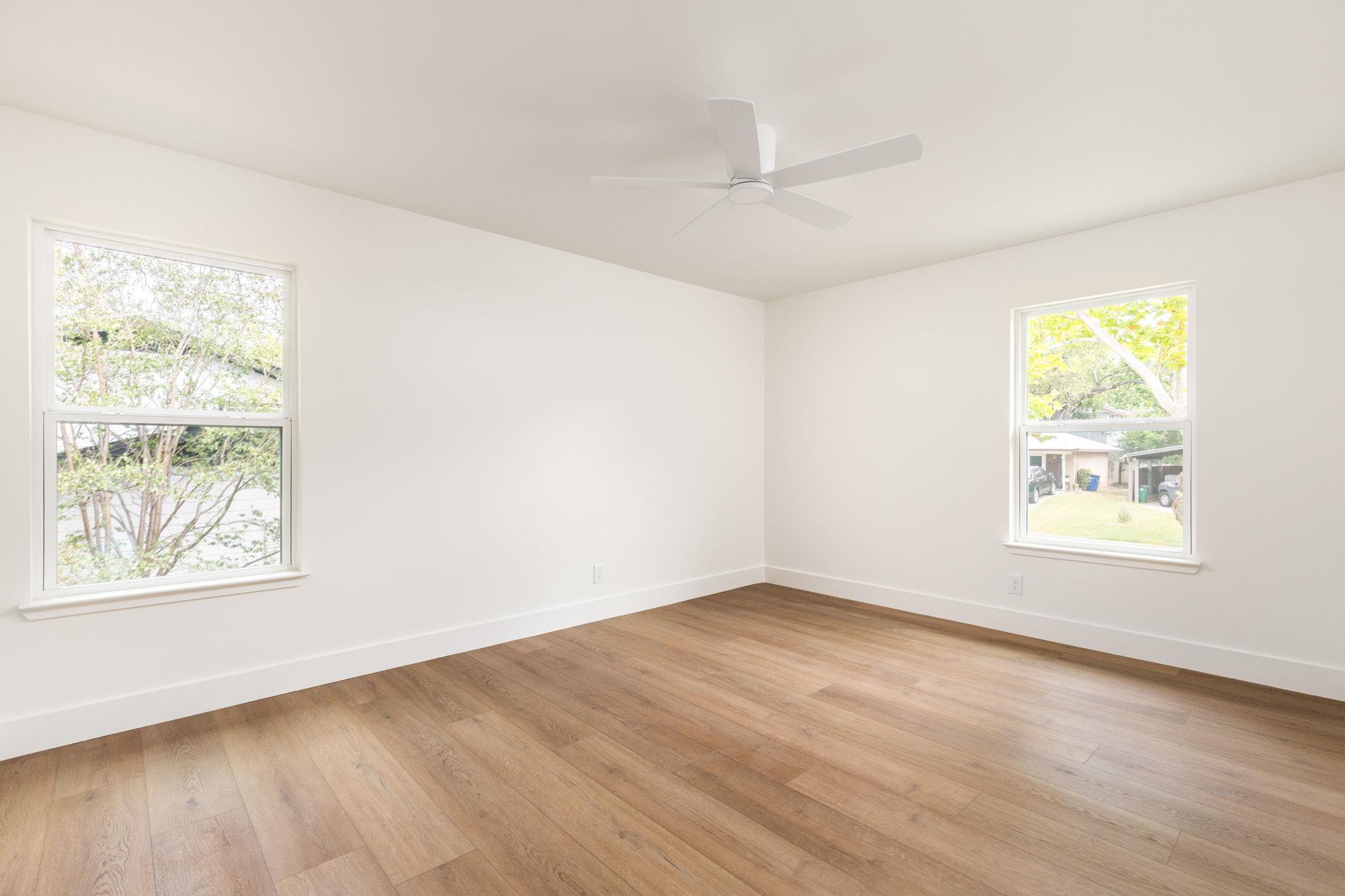 2112 Vanderbilt LN