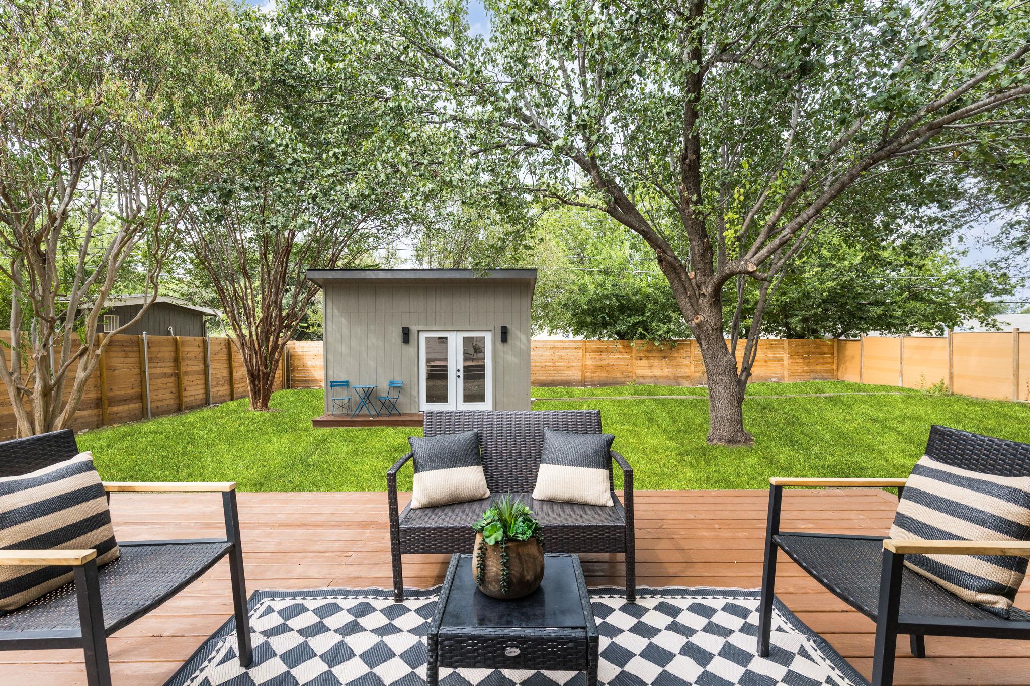 2112 Vanderbilt LN