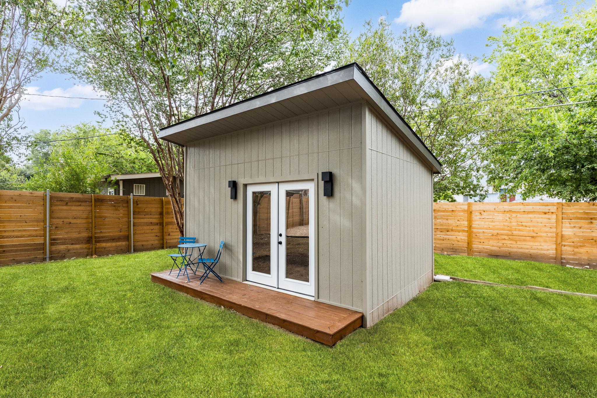 2112 Vanderbilt LN