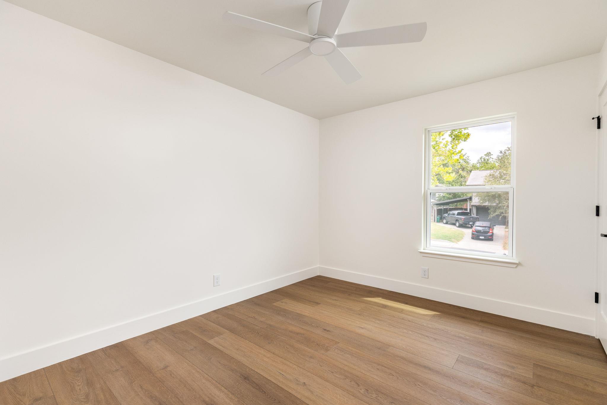 2112 Vanderbilt LN