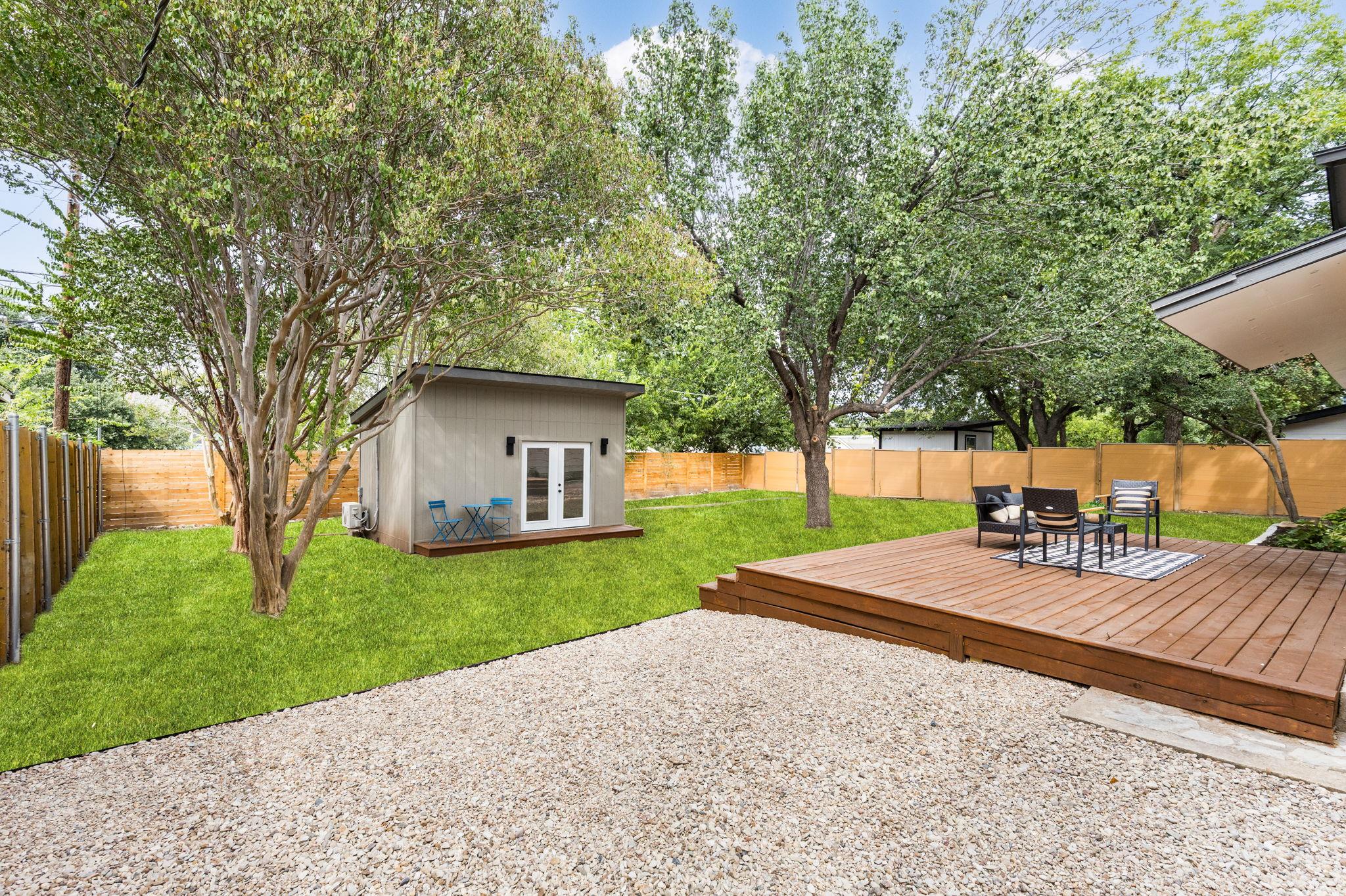 2112 Vanderbilt LN