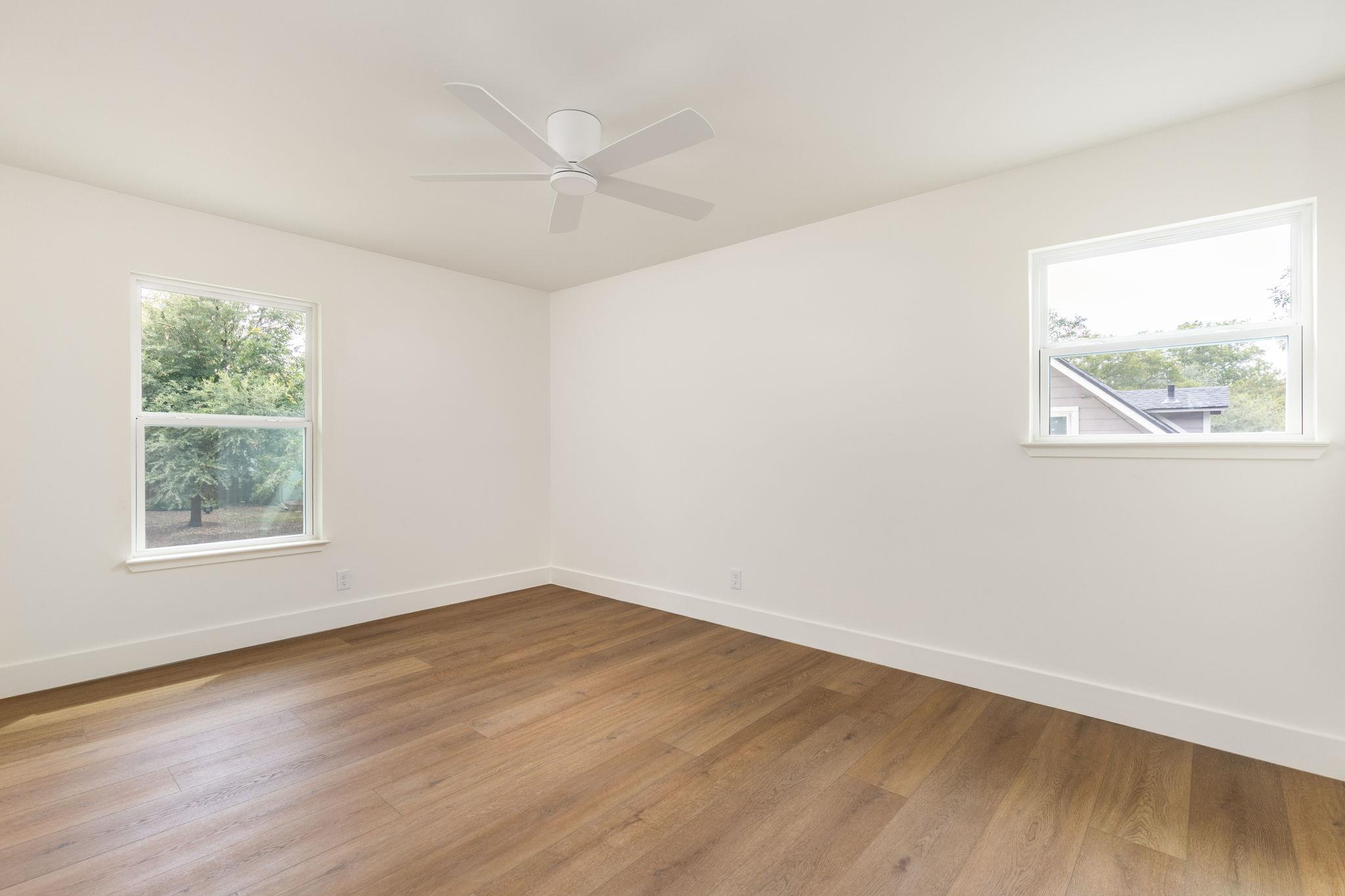 2112 Vanderbilt LN